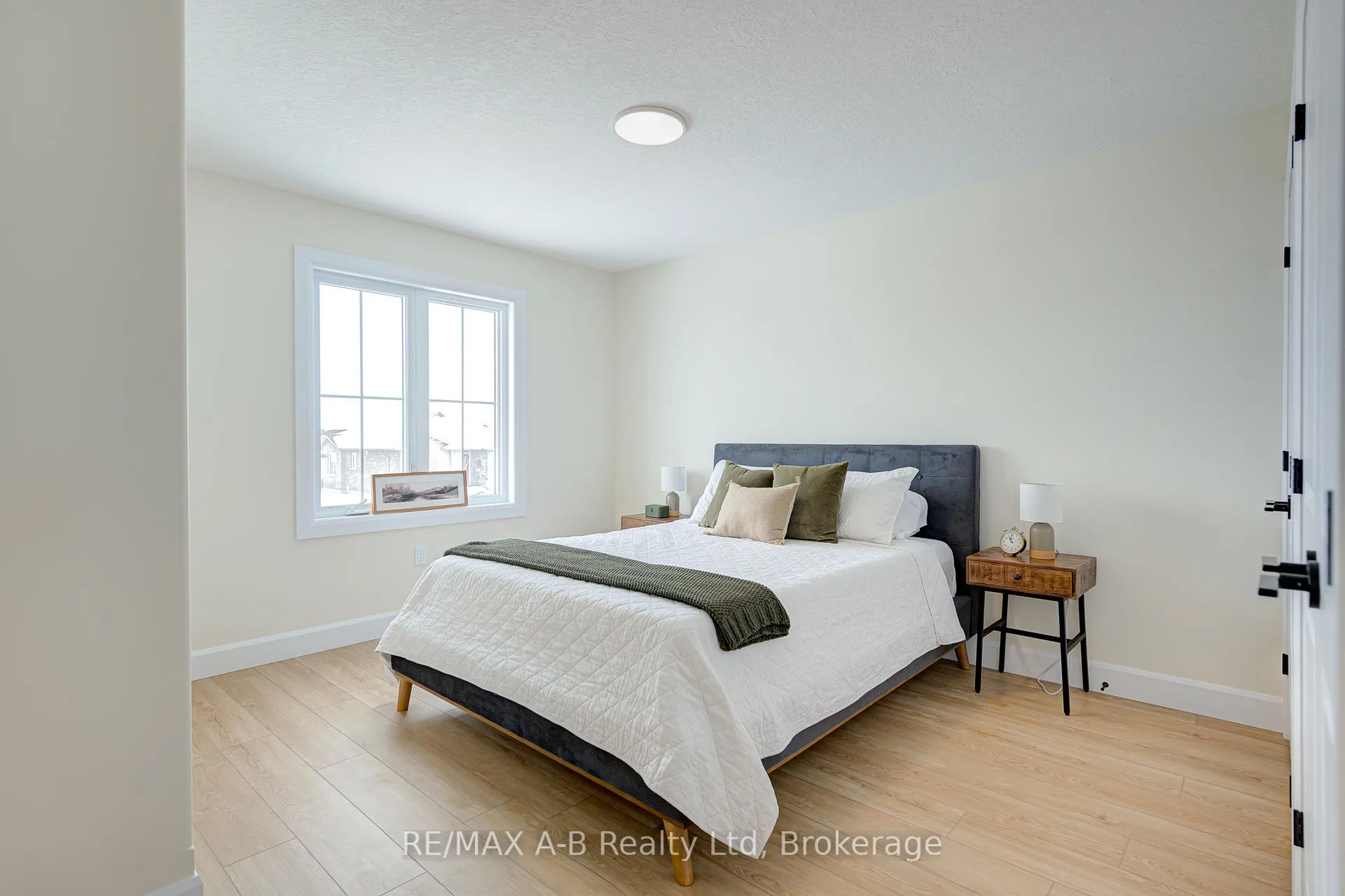 Photo 19 of 30 Linda Drive, Huron East, Seaforth — HOMEH