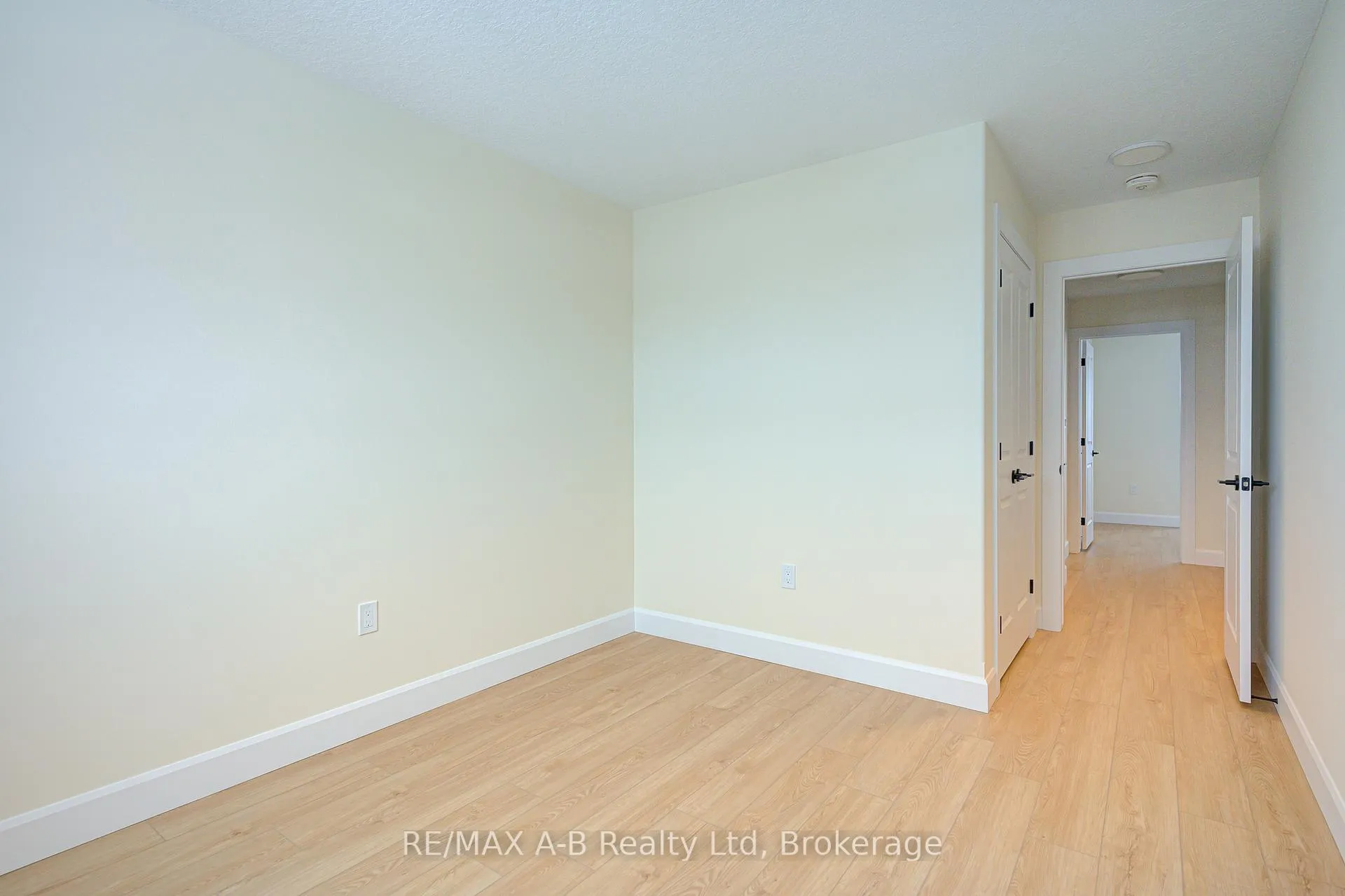 Photo 23 of 30 Linda Drive, Huron East, Seaforth — HOMEH