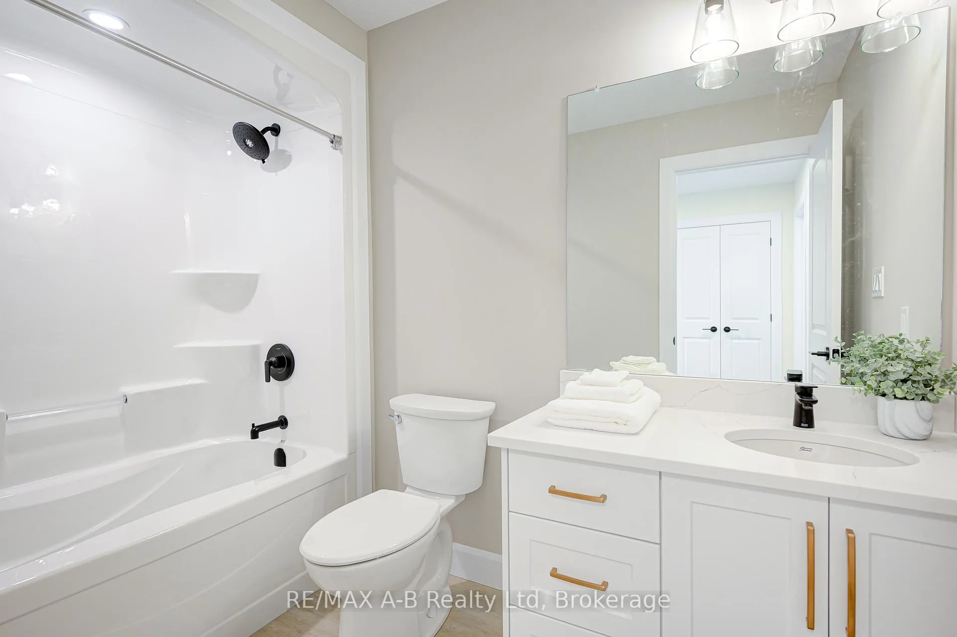 Photo 24 of 30 Linda Drive, Huron East, Seaforth — HOMEH