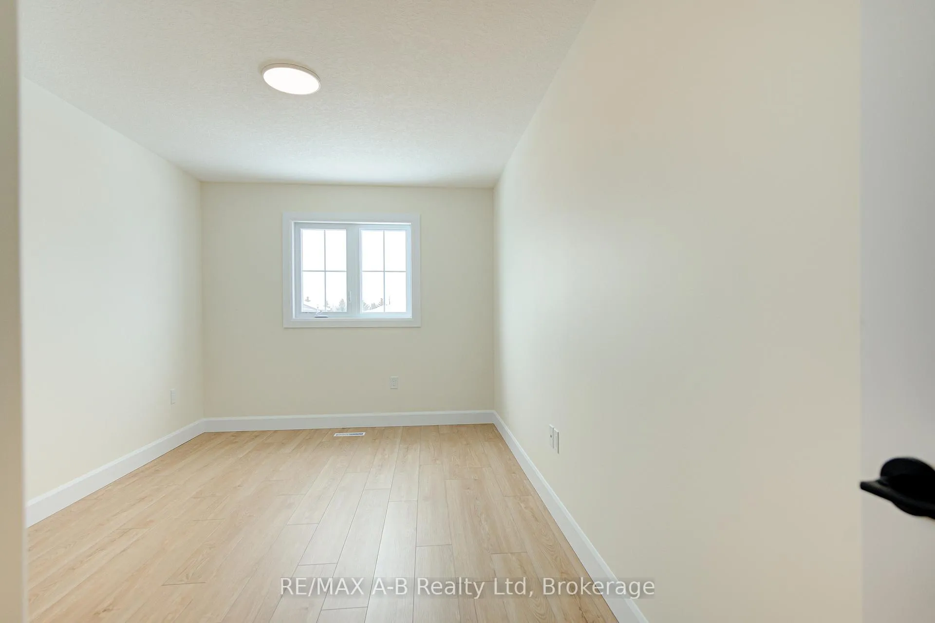 Photo 25 of 30 Linda Drive, Huron East, Seaforth — HOMEH