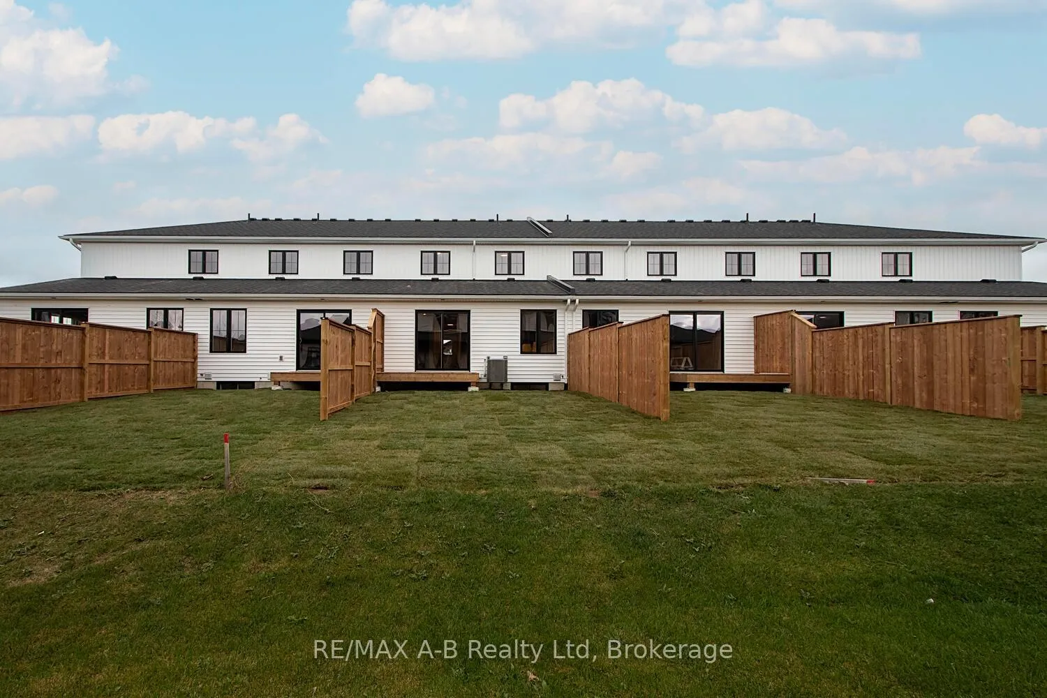 Photo 28 of 30 Linda Drive, Huron East, Seaforth — HOMEH