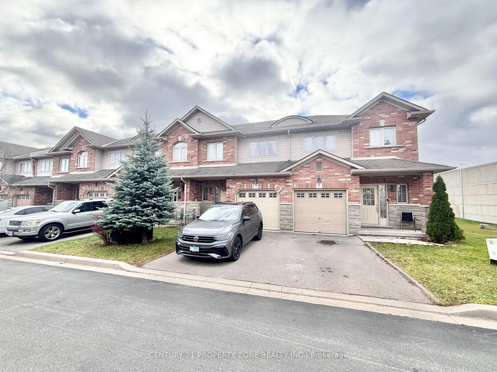 Photo 2 of 7 Marina Point Crescent, Hamilton, Stoney Creek — HOMEH