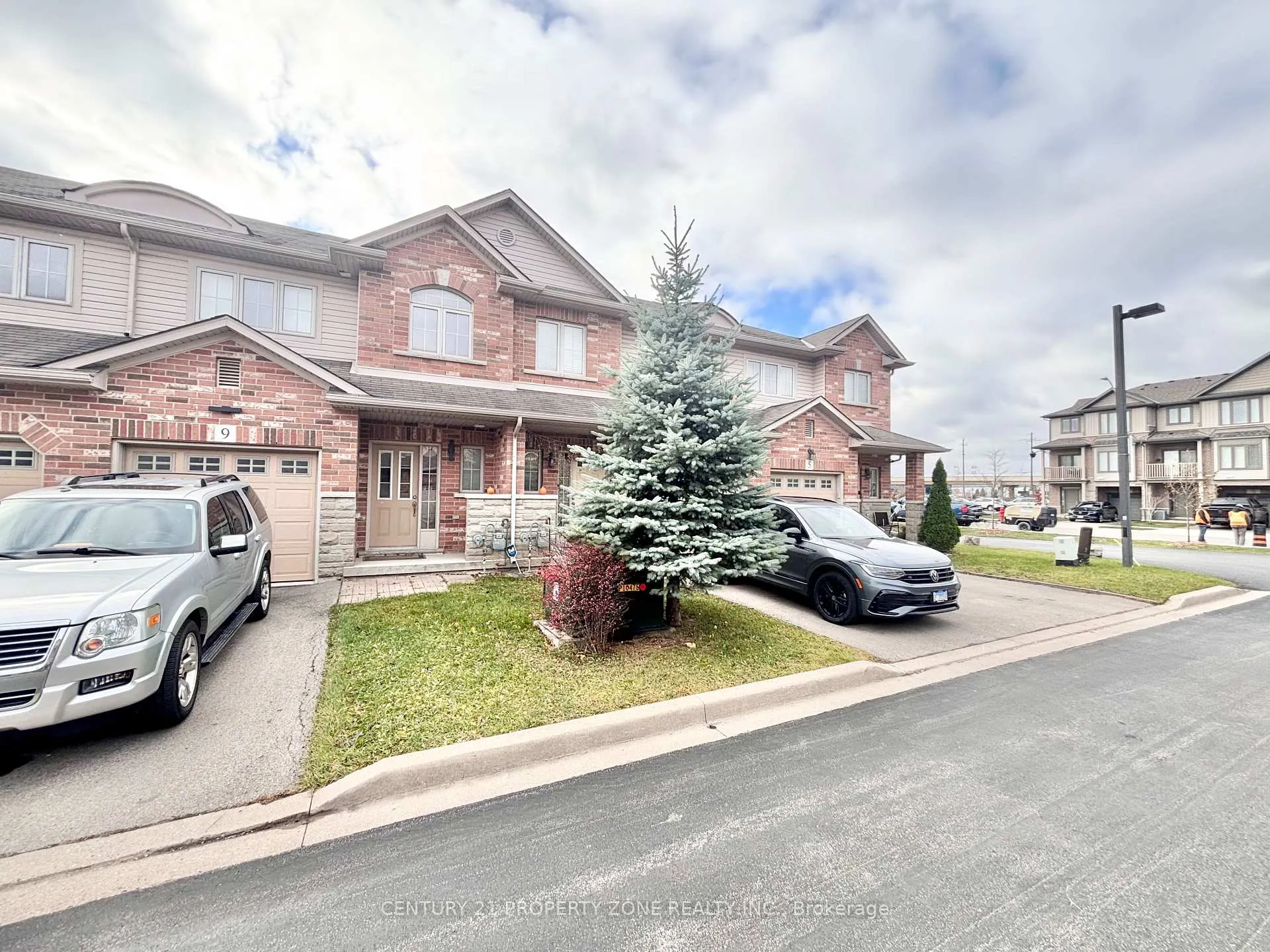 Photo 3 of 7 Marina Point Crescent, Hamilton, Stoney Creek — HOMEH