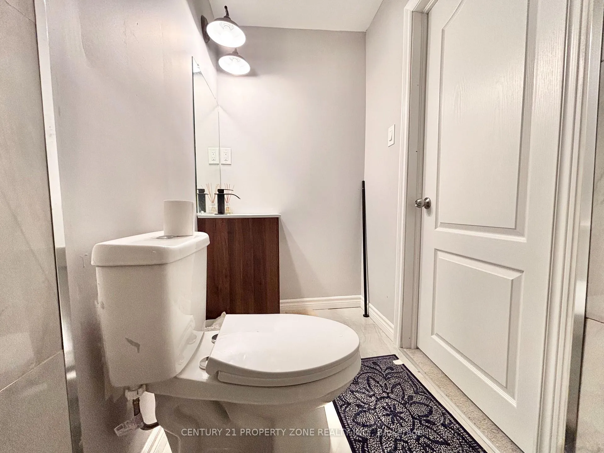 Photo 5 of 7 Marina Point Crescent, Hamilton, Stoney Creek — HOMEH