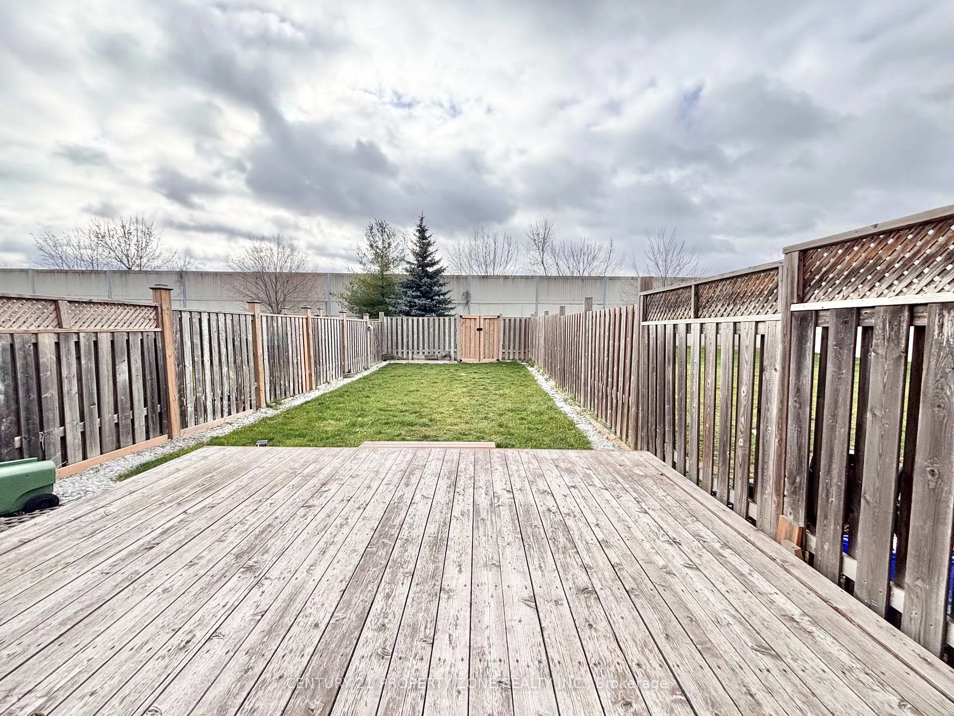 Photo 10 of 7 Marina Point Crescent, Hamilton, Stoney Creek — HOMEH