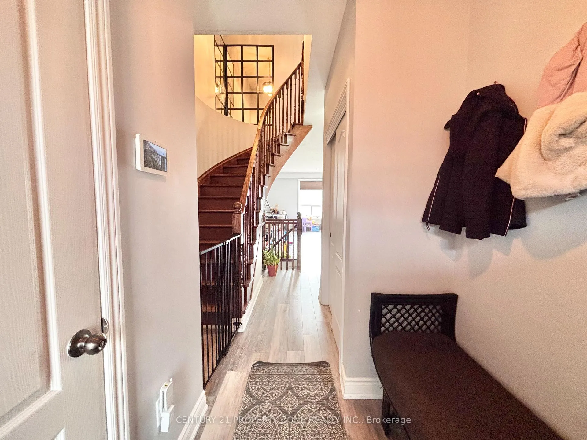 Photo 15 of 7 Marina Point Crescent, Hamilton, Stoney Creek — HOMEH