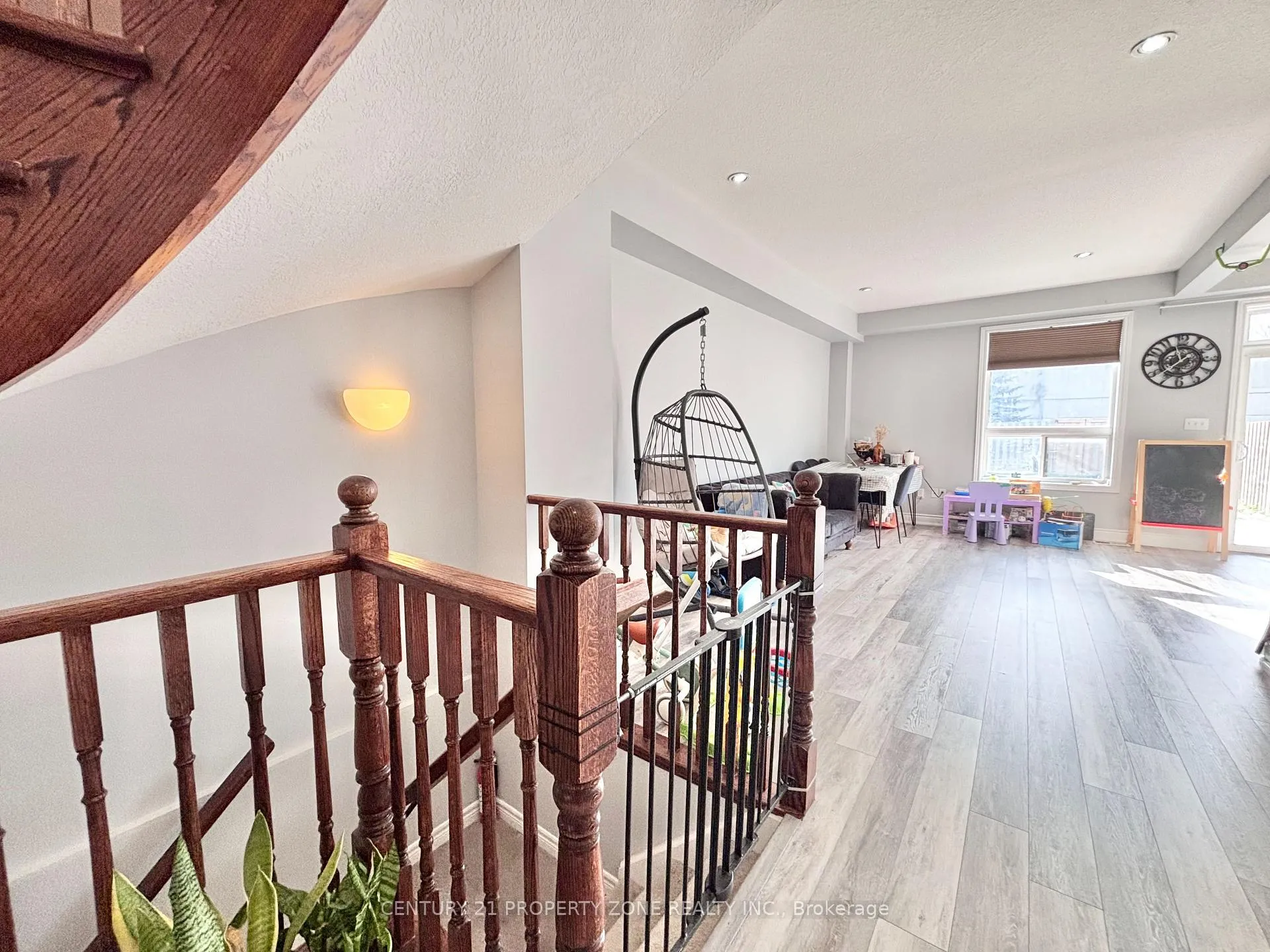 Photo 16 of 7 Marina Point Crescent, Hamilton, Stoney Creek — HOMEH
