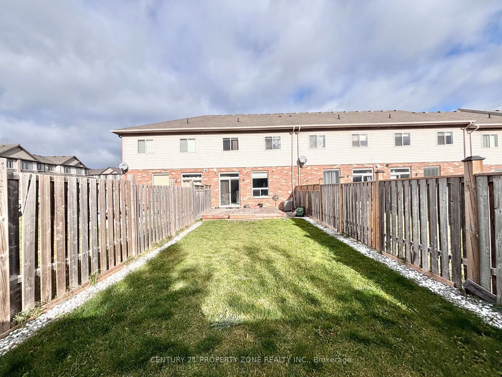 Photo 17 of 7 Marina Point Crescent, Hamilton, Stoney Creek — HOMEH