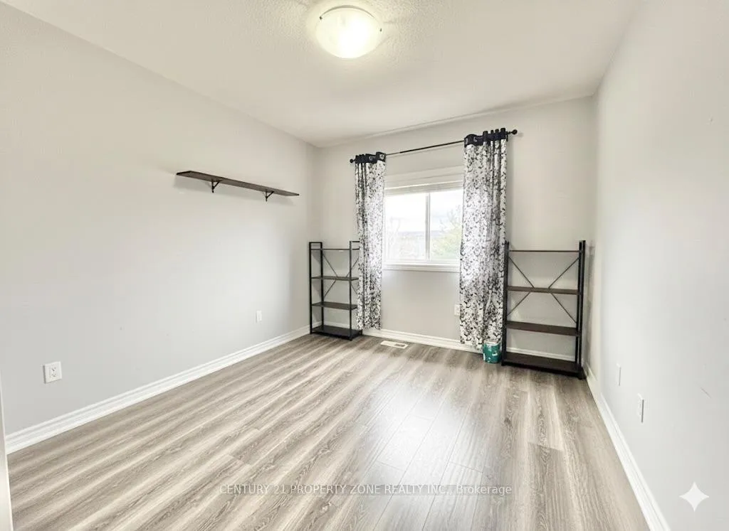 Photo 18 of 7 Marina Point Crescent, Hamilton, Stoney Creek — HOMEH