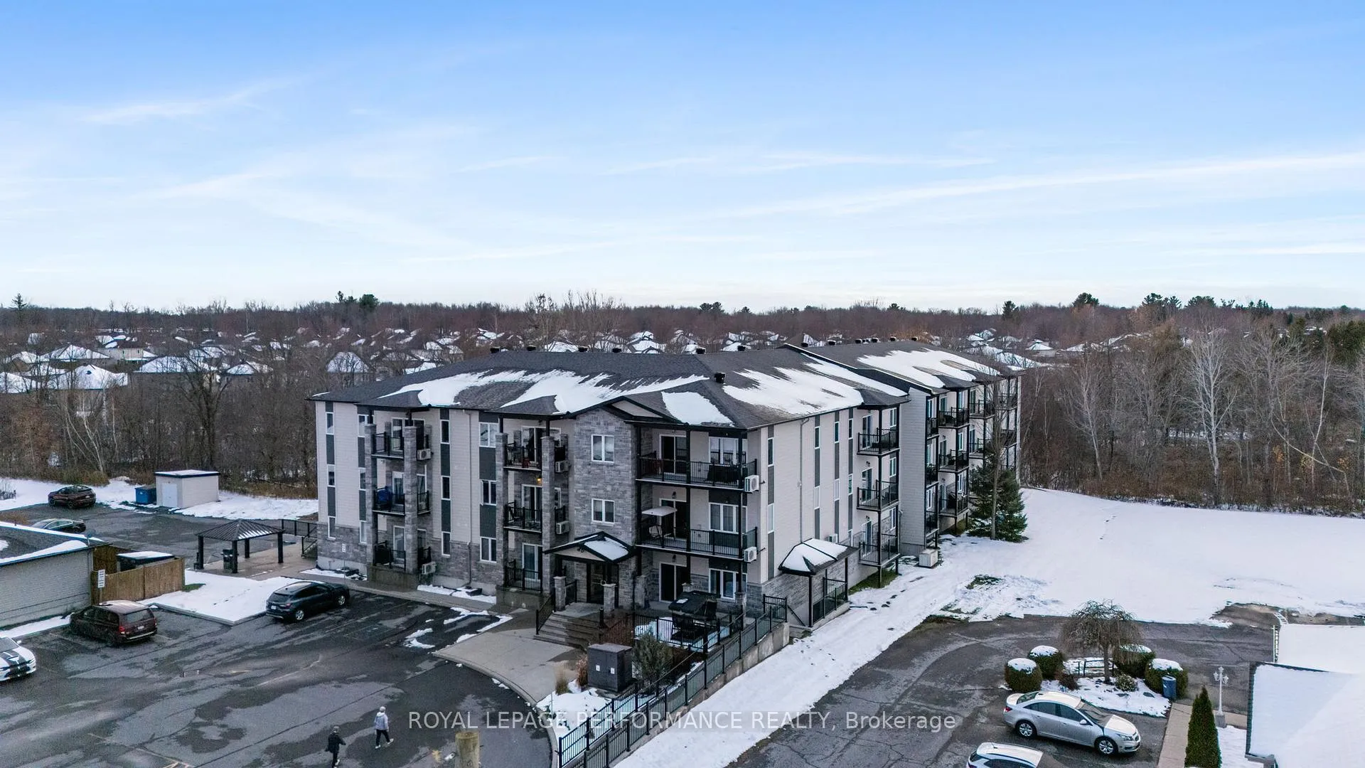 Front of Unit 308, 48 Des Benevoles Street