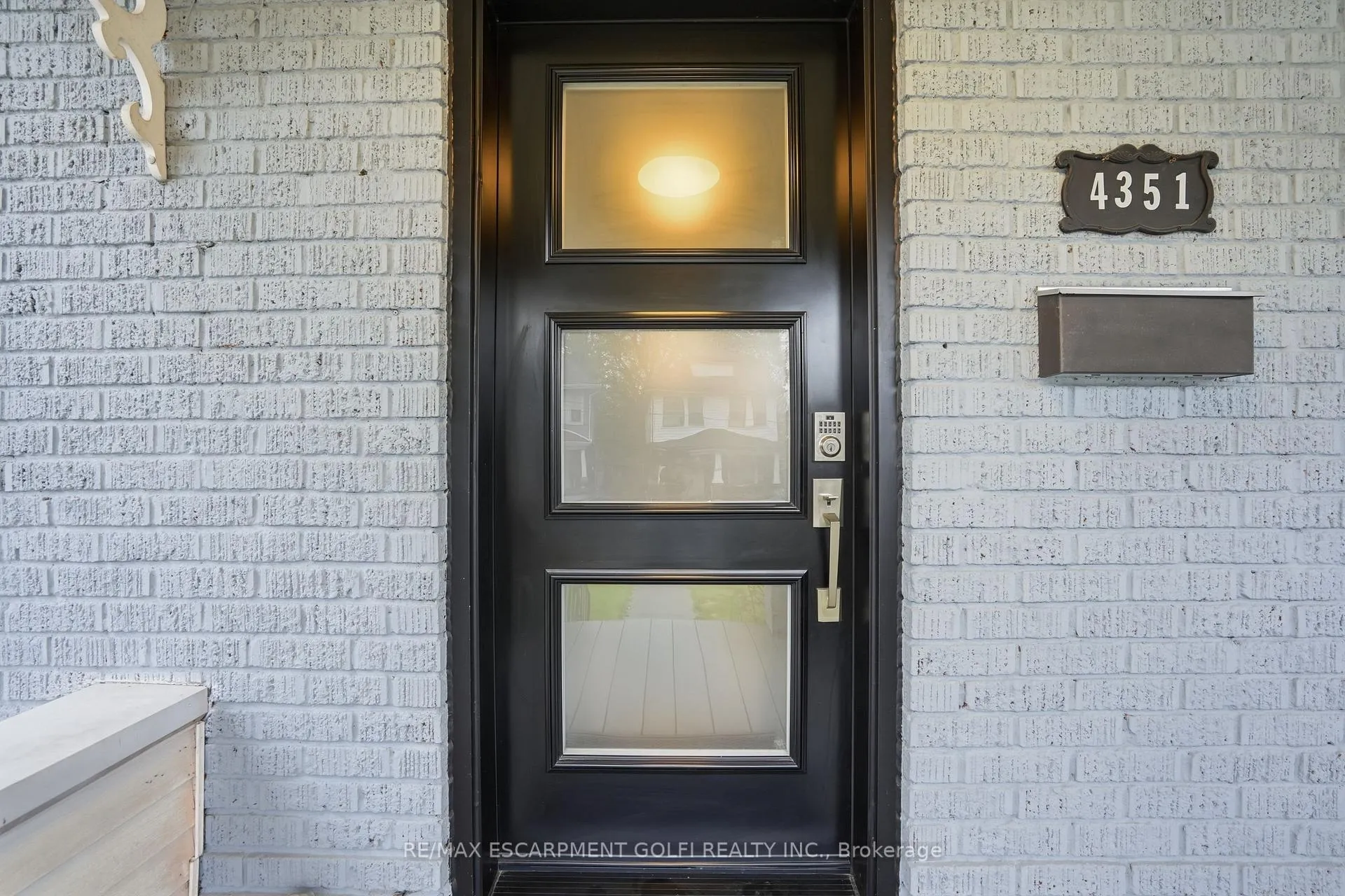 Photo 5 of 4351 Seneca Street, Niagara Falls, Downtown — HOMEH
