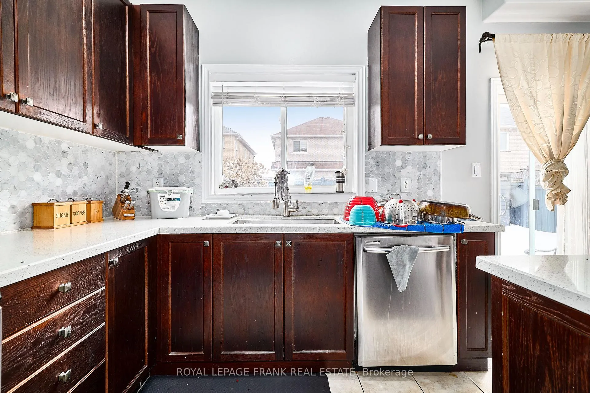 Photo 9 of 98 Glen Eagles Drive, Clarington, Courtice — HOMEH