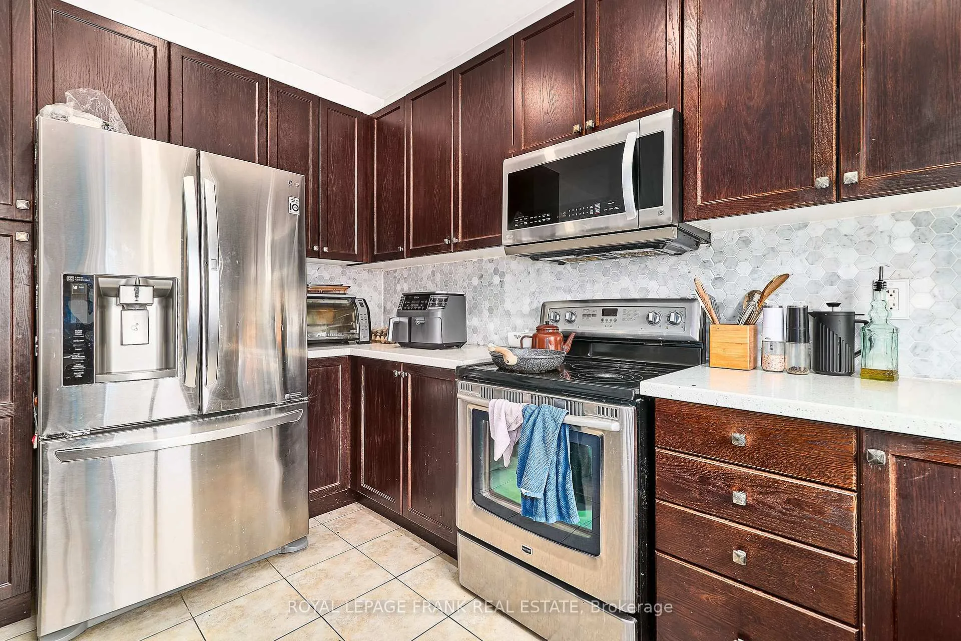 Photo 10 of 98 Glen Eagles Drive, Clarington, Courtice — HOMEH