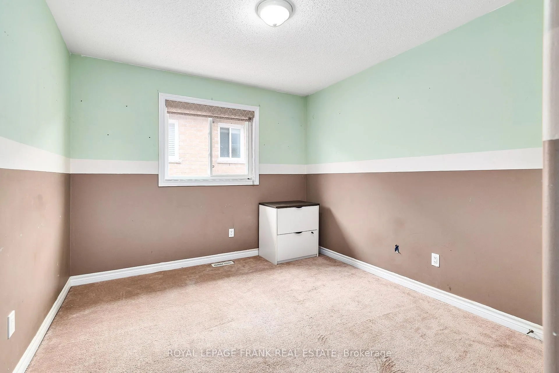 Photo 18 of 98 Glen Eagles Drive, Clarington, Courtice — HOMEH