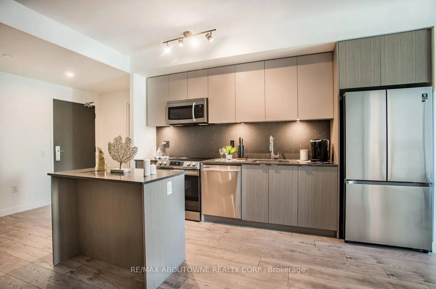 Photo 5 of Unit APH2-06, 125 Bronte Road, Oakville, Bronte — HOMEH