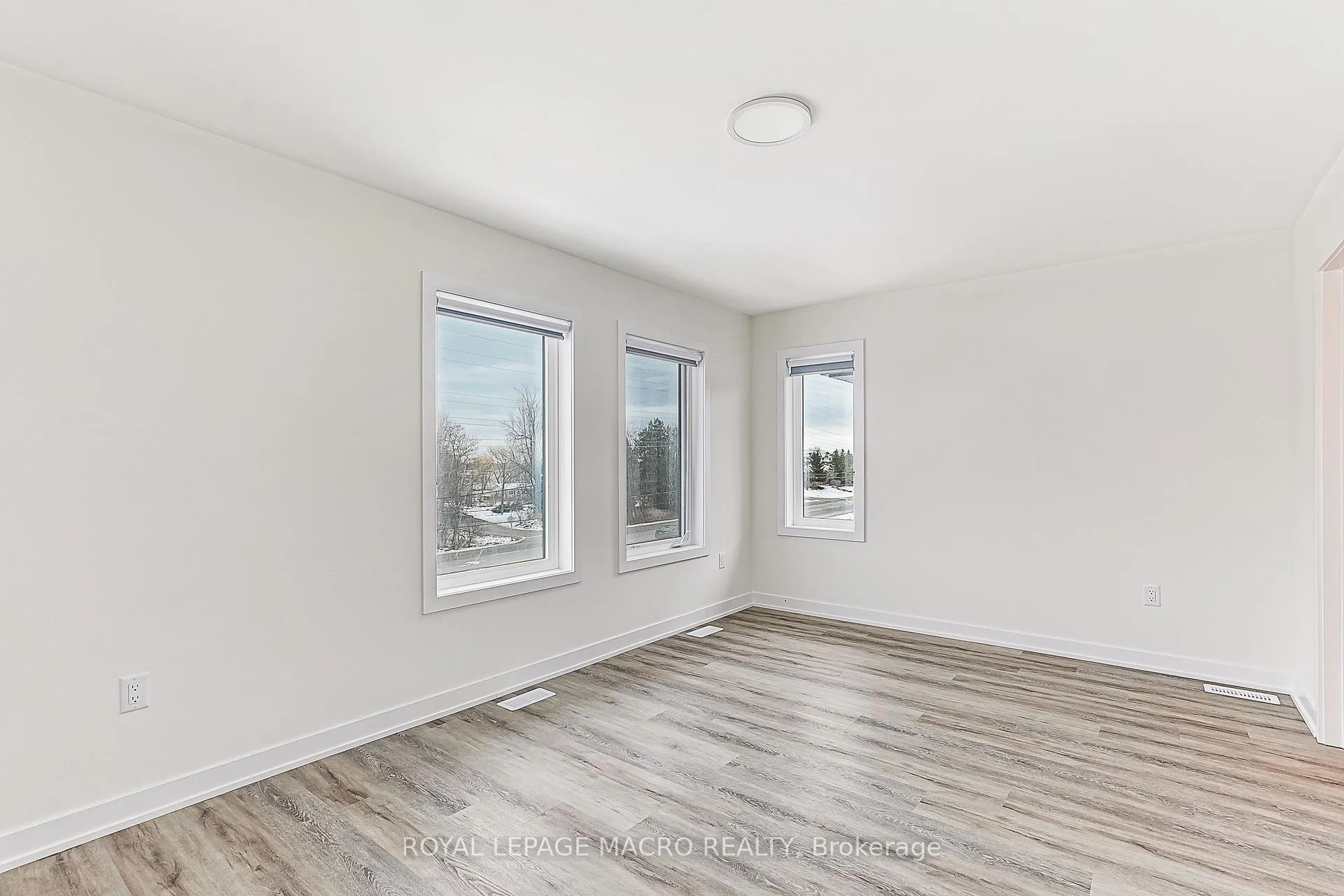 Photo 31 of 34 Winters Crescent, Collingwood — HOMEH