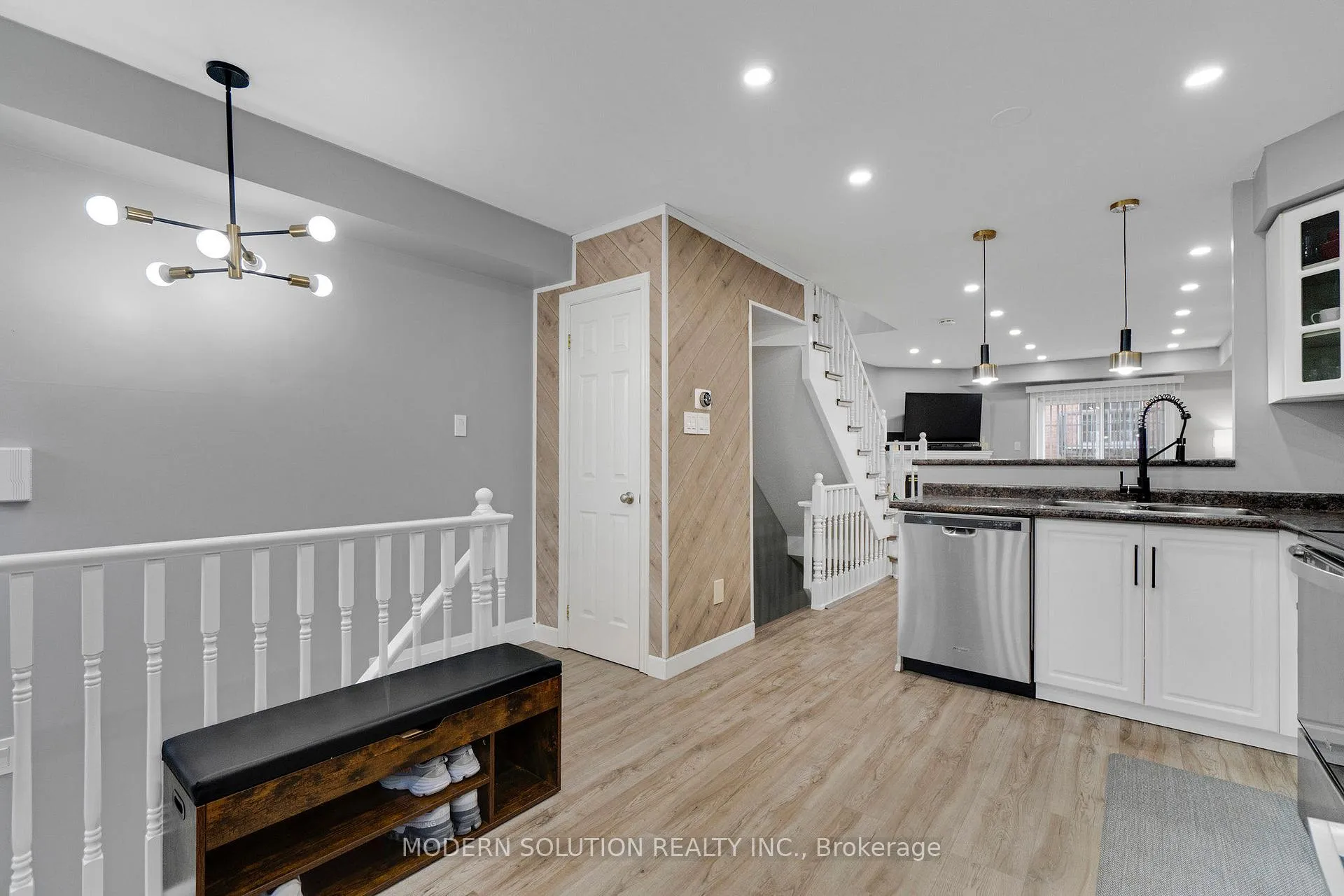 Photo 3 of Unit 29, 3480 Upper Middle Road, Burlington, Palmer — HOMEH