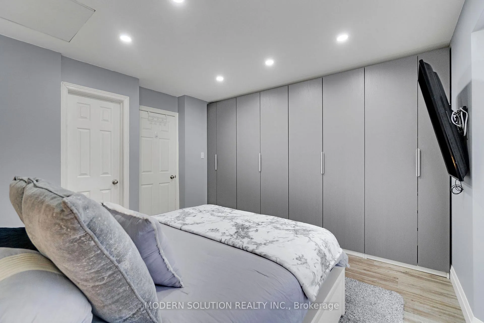 Photo 17 of Unit 29, 3480 Upper Middle Road, Burlington, Palmer — HOMEH