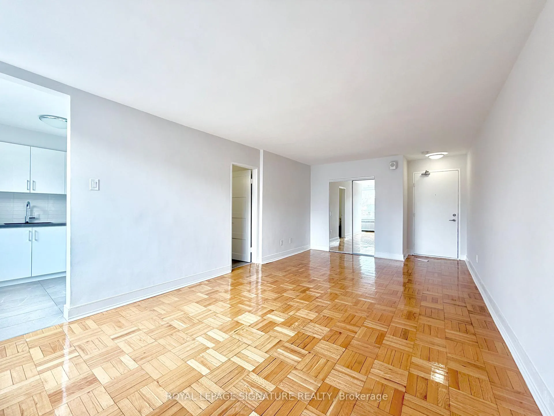 Front of Unit 402, 1545 Bathurst Street