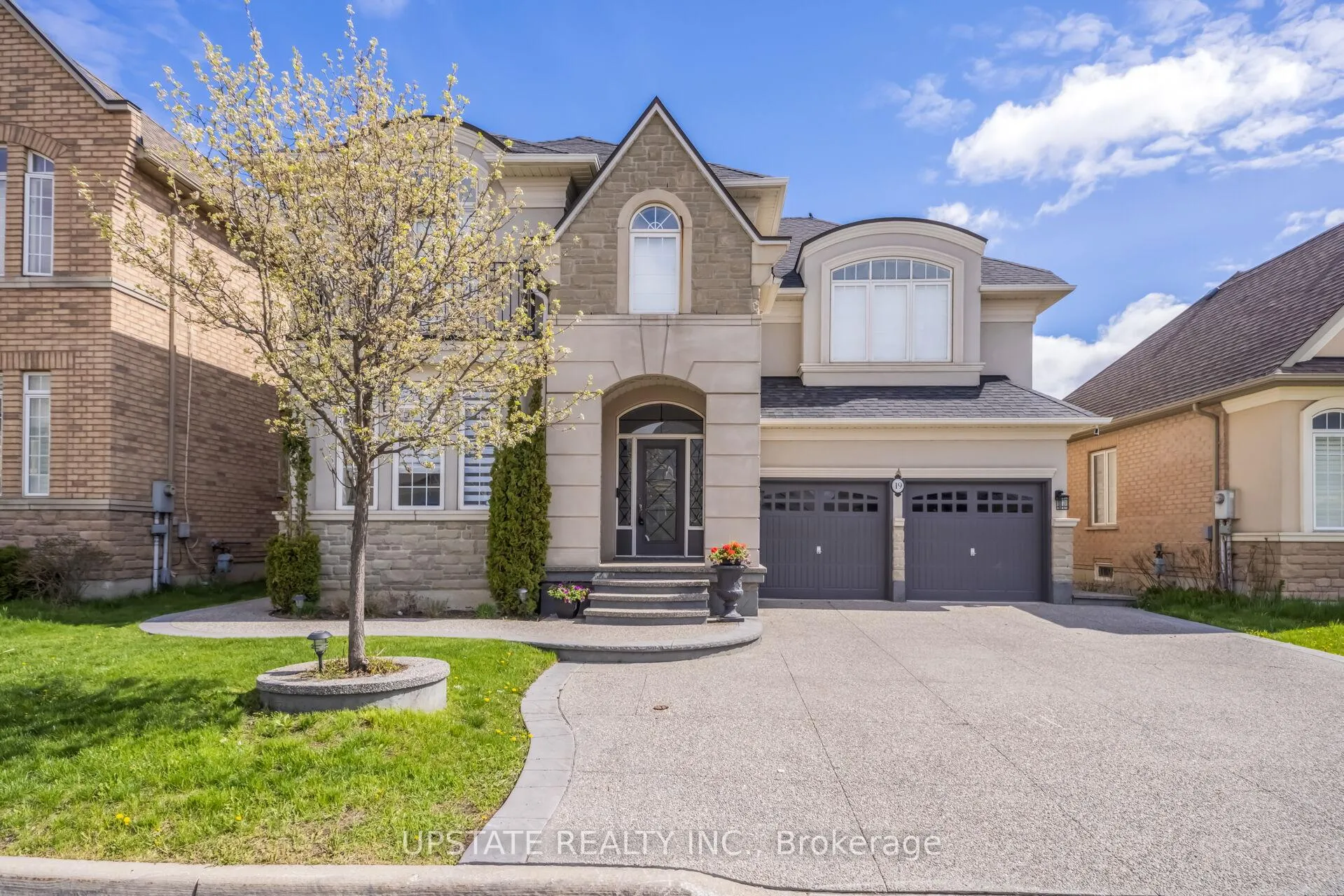Front of 19 Eaglesprings Crescent