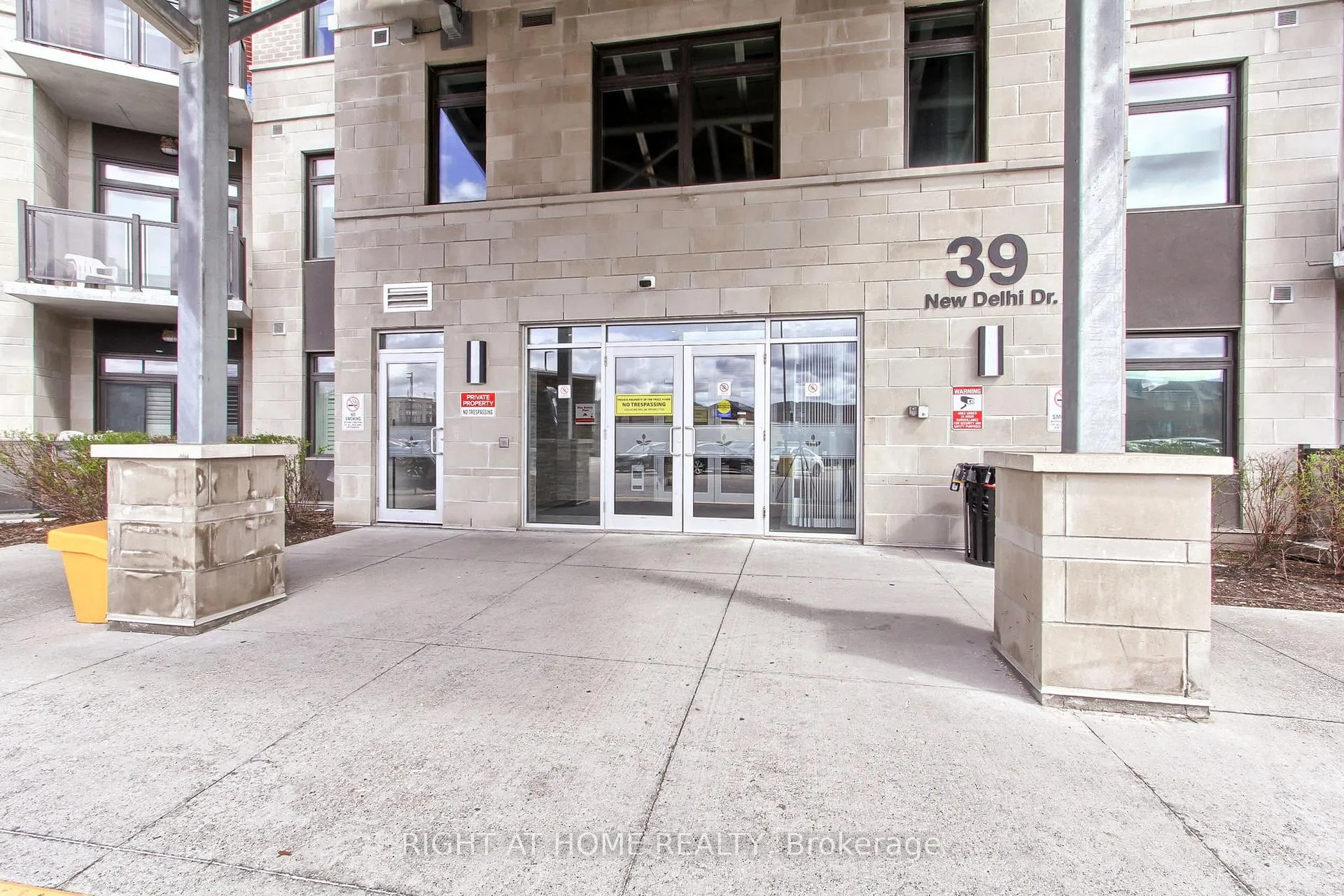 Photo 2 of Unit 422, 39 New Delhi Drive E, Markham, Cedarwood — HOMEH
