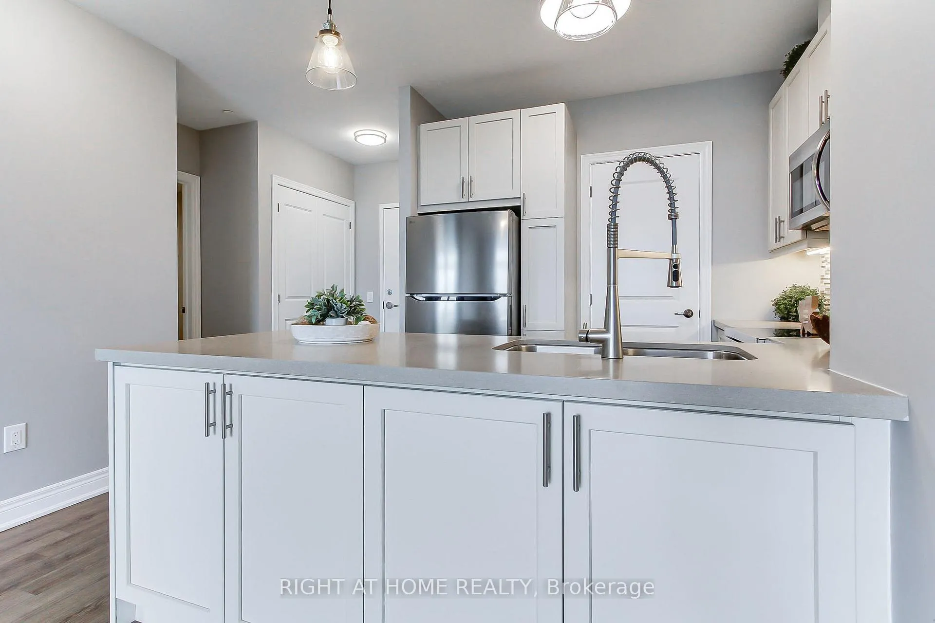 Photo 8 of Unit 422, 39 New Delhi Drive E, Markham, Cedarwood — HOMEH