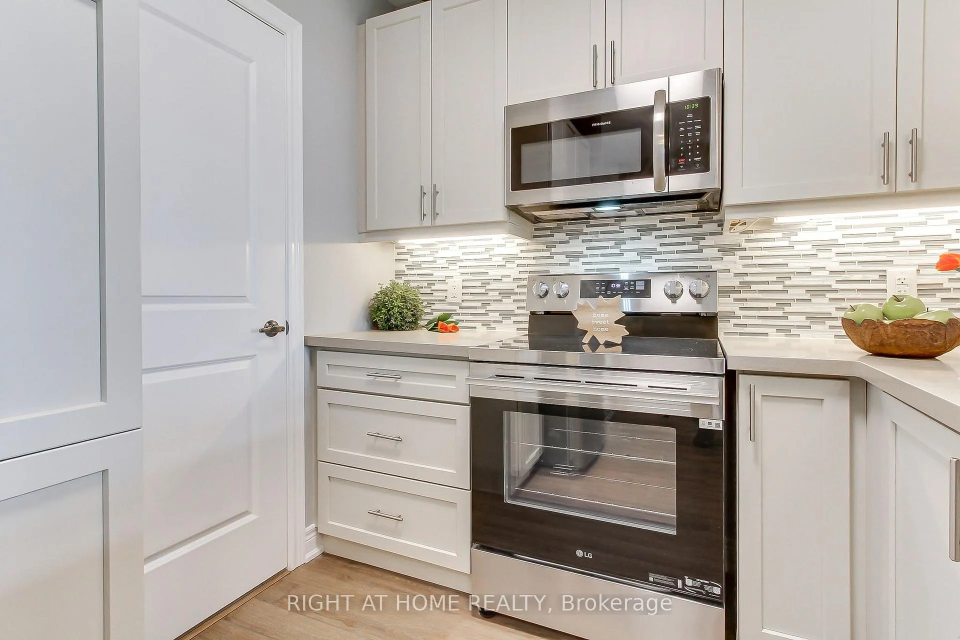 Photo 9 of Unit 422, 39 New Delhi Drive E, Markham, Cedarwood — HOMEH