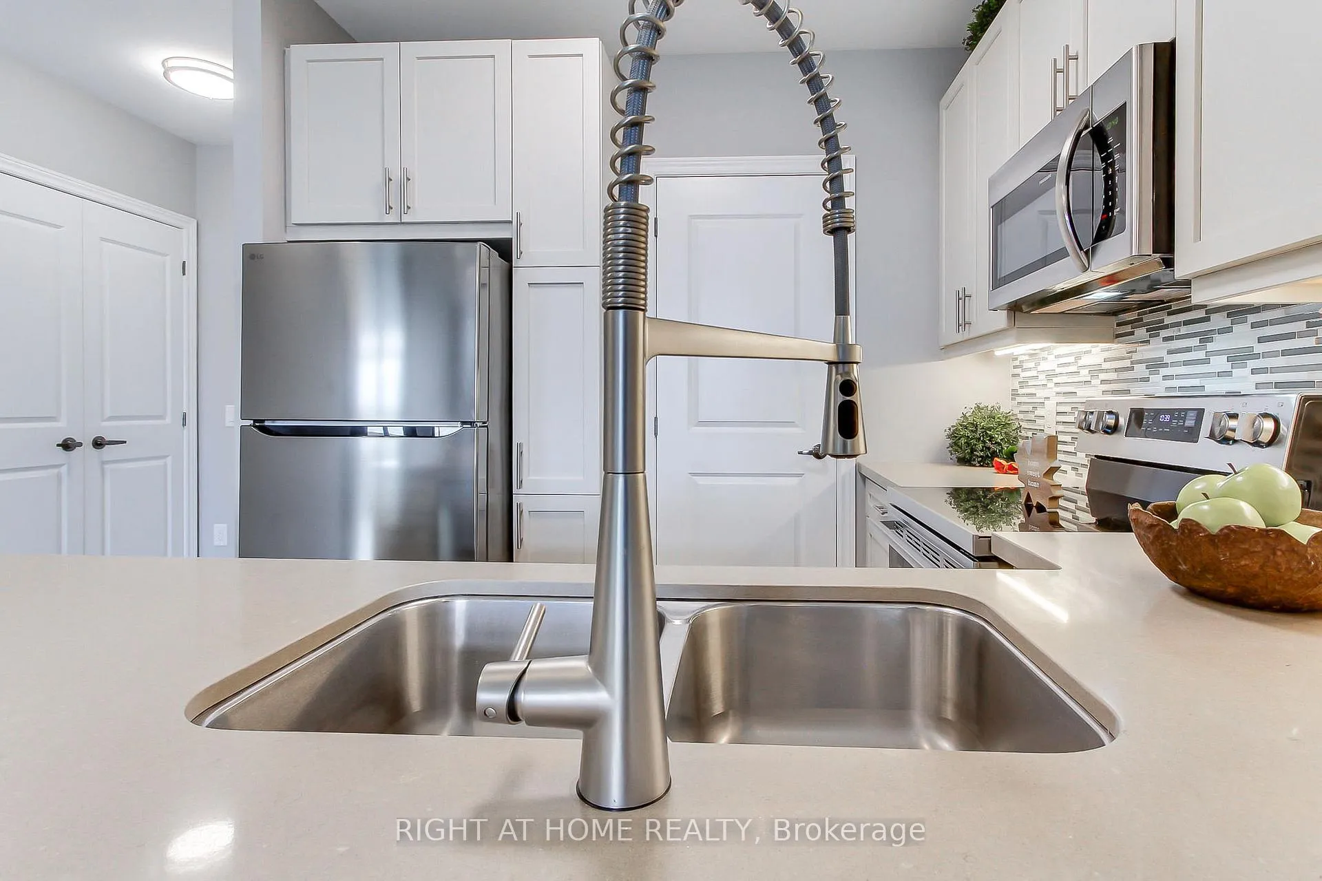 Photo 11 of Unit 422, 39 New Delhi Drive E, Markham, Cedarwood — HOMEH