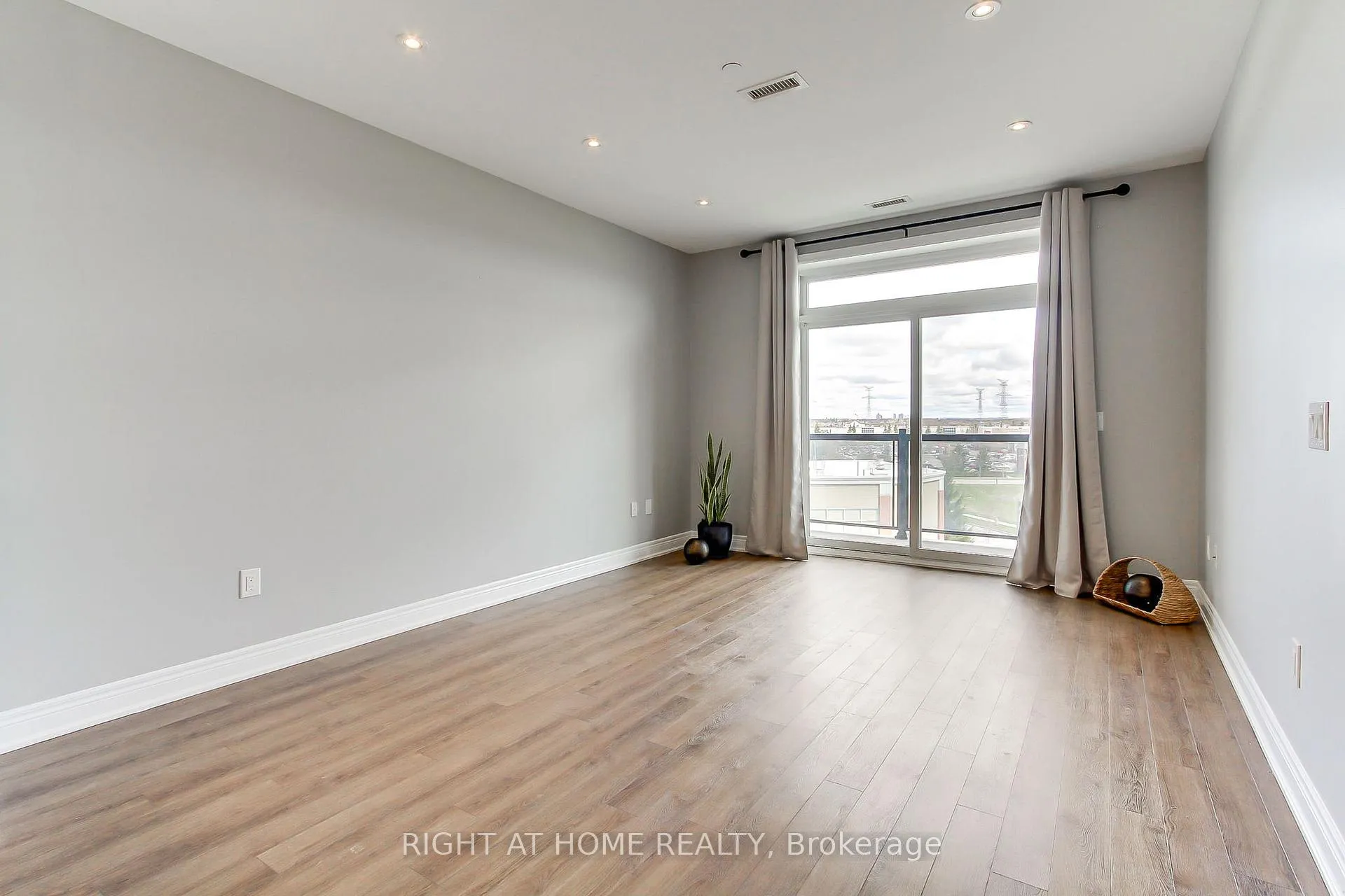 Photo 13 of Unit 422, 39 New Delhi Drive E, Markham, Cedarwood — HOMEH