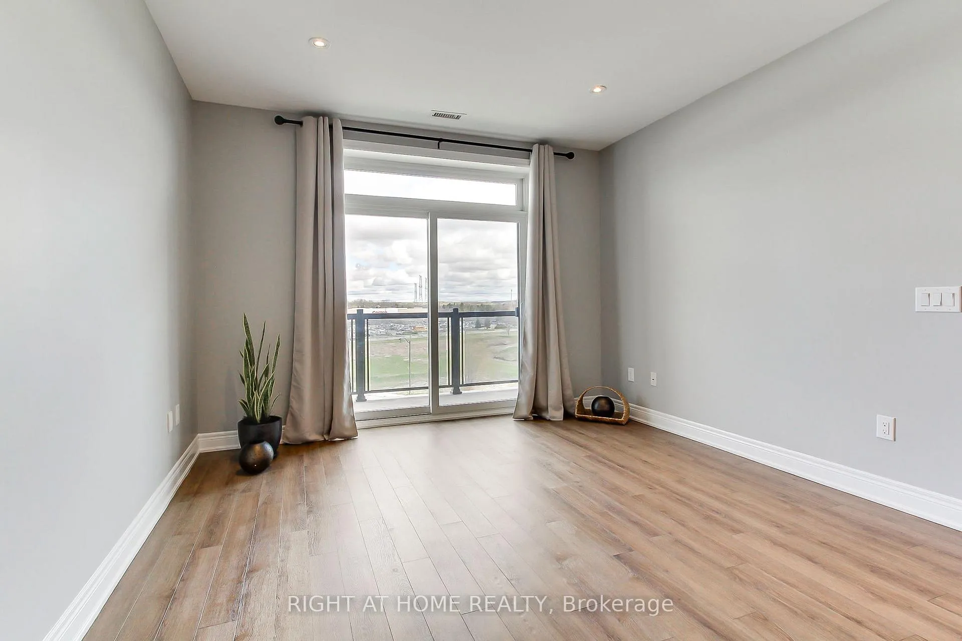 Photo 14 of Unit 422, 39 New Delhi Drive E, Markham, Cedarwood — HOMEH