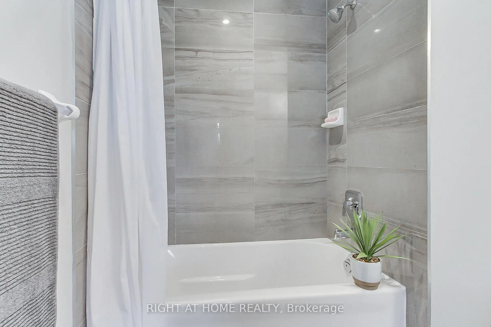 Photo 23 of Unit 422, 39 New Delhi Drive E, Markham, Cedarwood — HOMEH