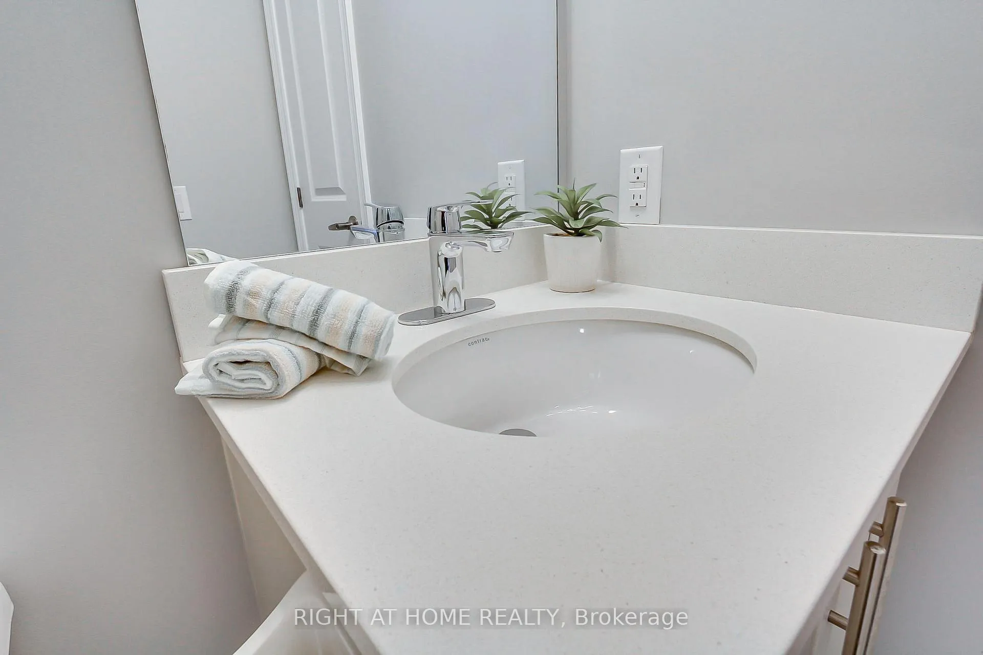Photo 27 of Unit 422, 39 New Delhi Drive E, Markham, Cedarwood — HOMEH