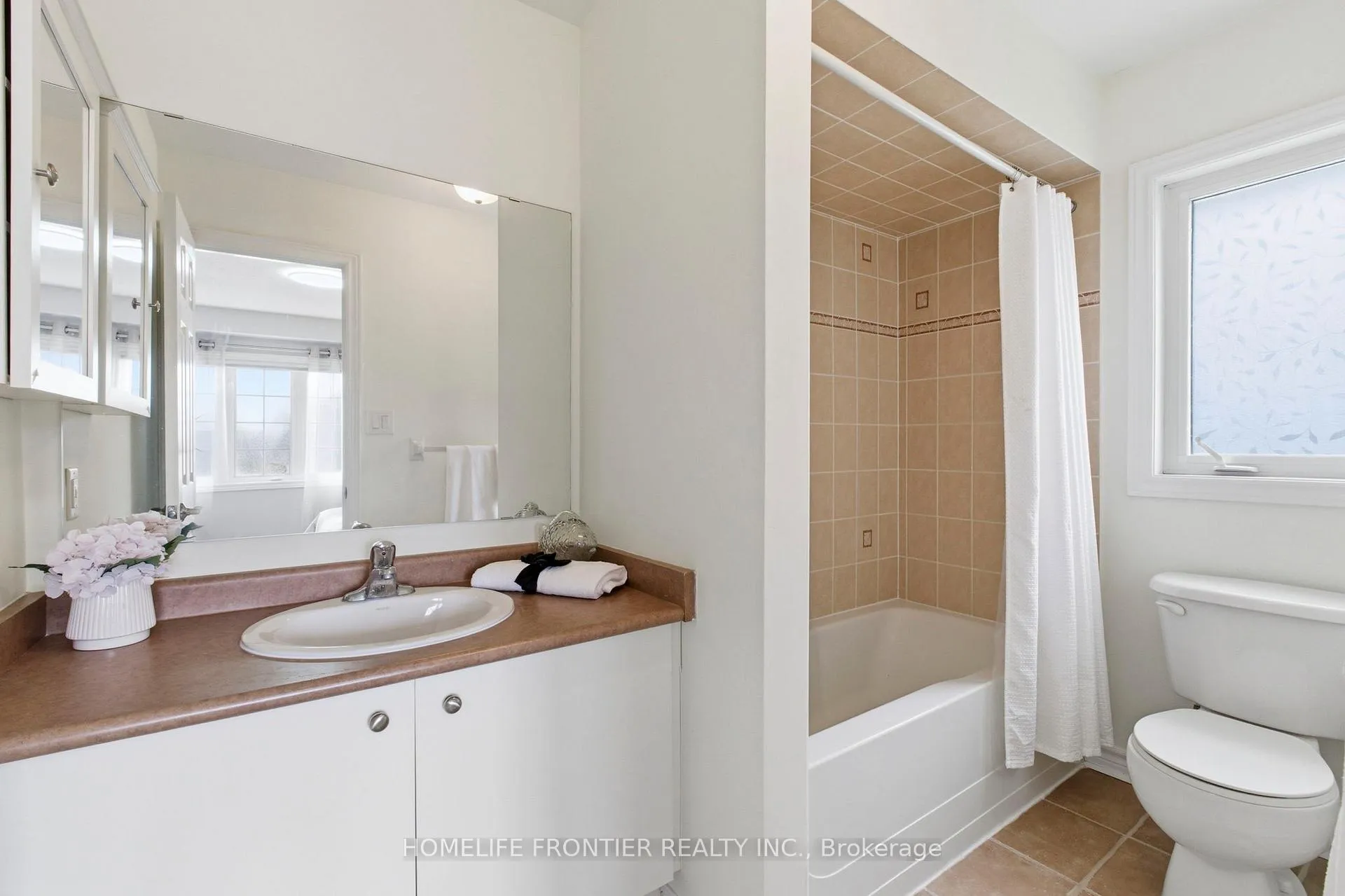 Photo 18 of 25 Shetland Drive, Georgina, Keswick South — HOMEH