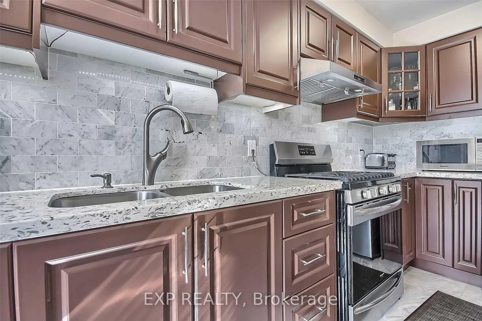 Photo 8 of Unit # UPPER, 35H View Green Crescent, Etobicoke, West Humber-Clairville — HOMEH