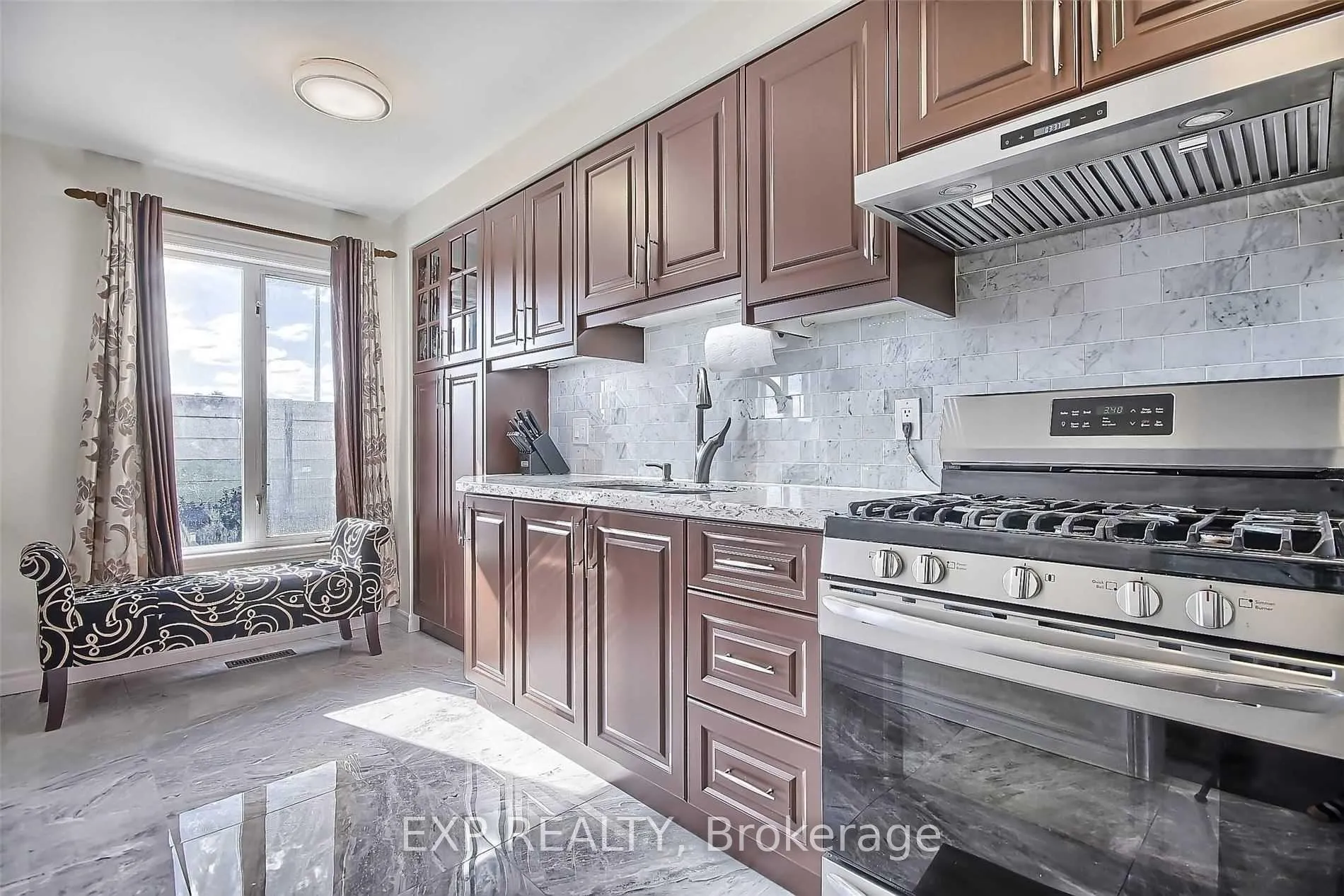Photo 9 of Unit # UPPER, 35H View Green Crescent, Etobicoke, West Humber-Clairville — HOMEH