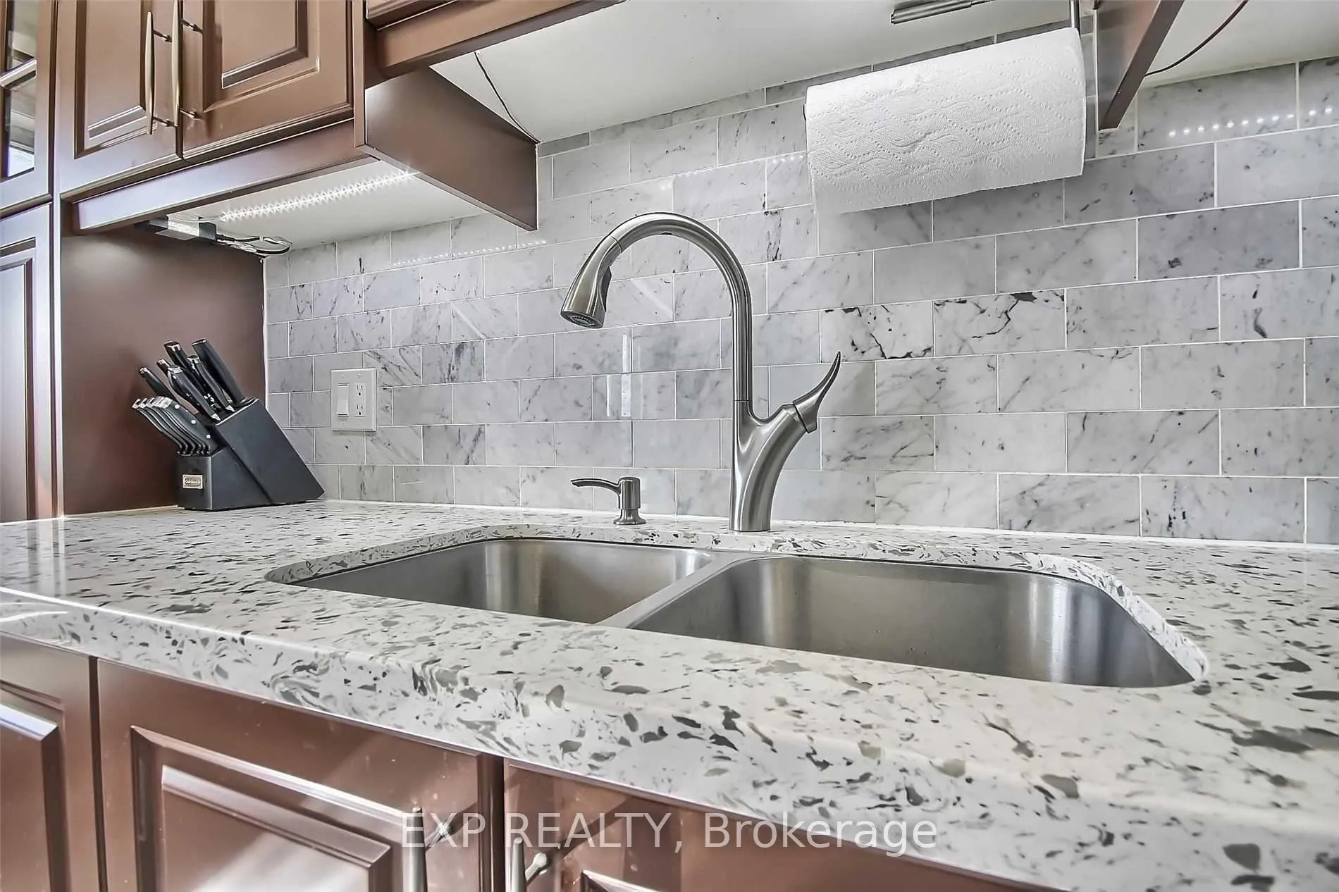 Photo 11 of Unit # UPPER, 35H View Green Crescent, Etobicoke, West Humber-Clairville — HOMEH