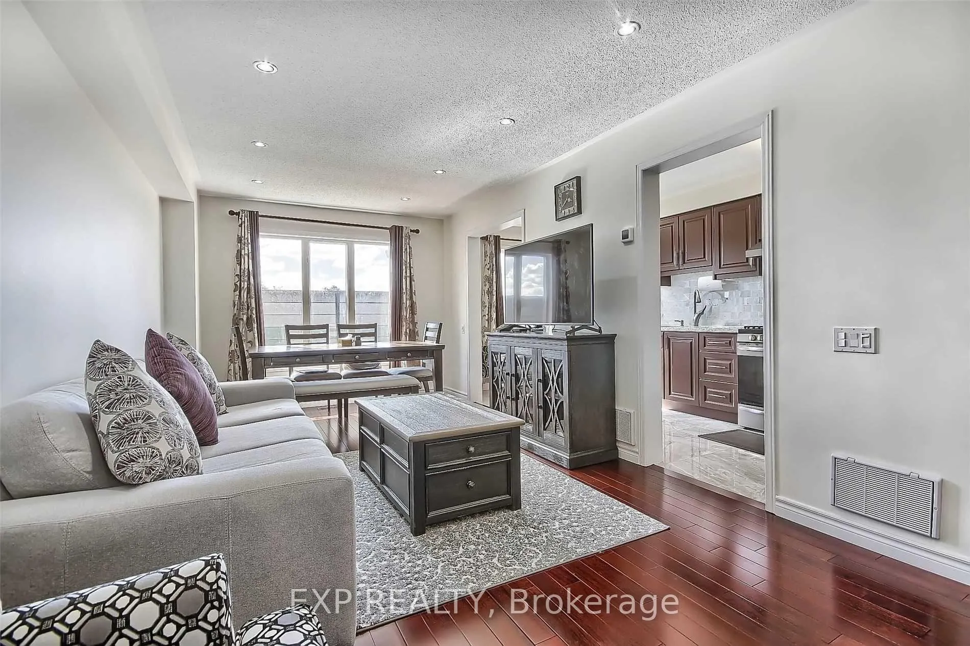 Photo 13 of Unit # UPPER, 35H View Green Crescent, Etobicoke, West Humber-Clairville — HOMEH