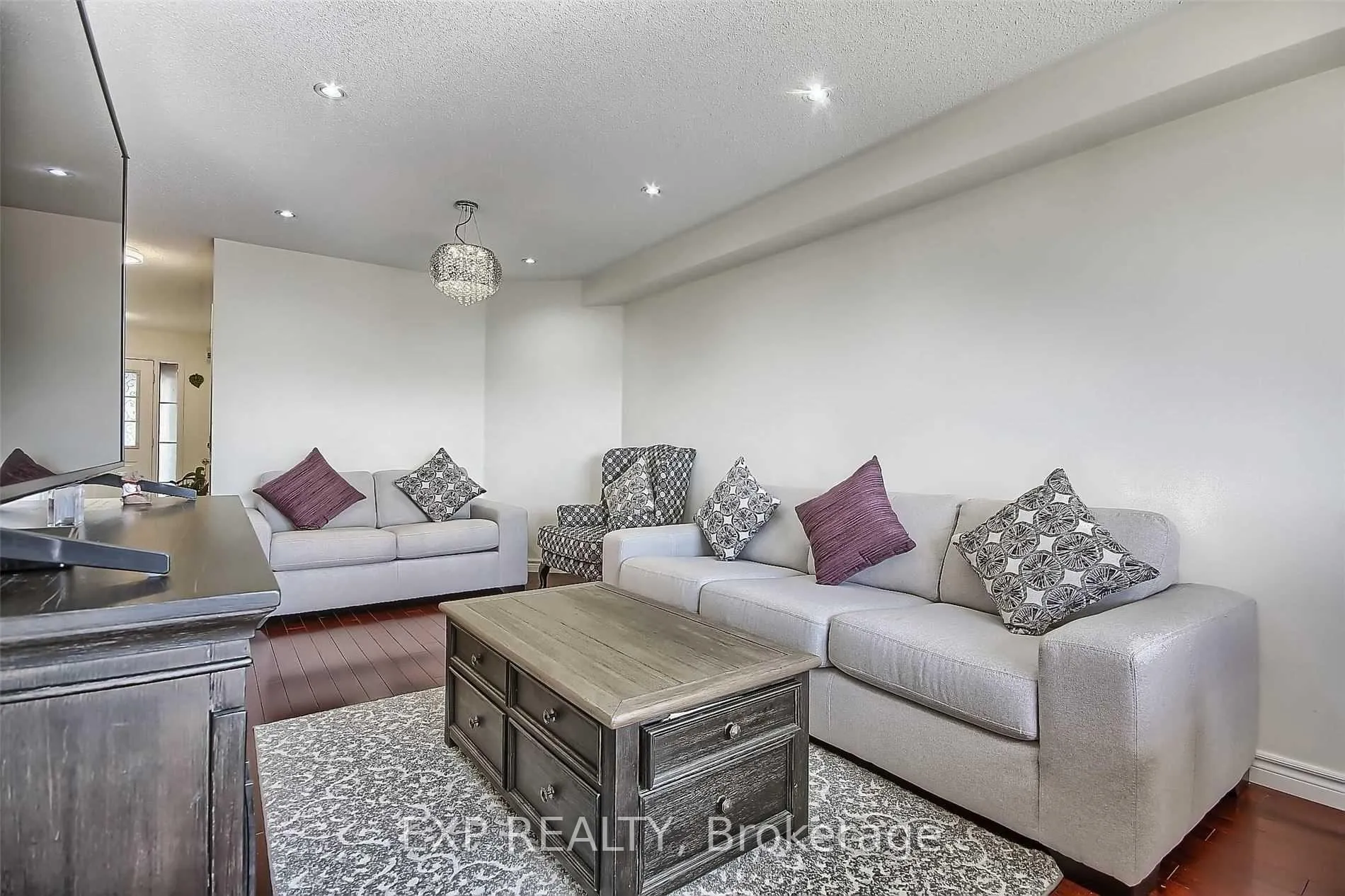 Photo 14 of Unit # UPPER, 35H View Green Crescent, Etobicoke, West Humber-Clairville — HOMEH