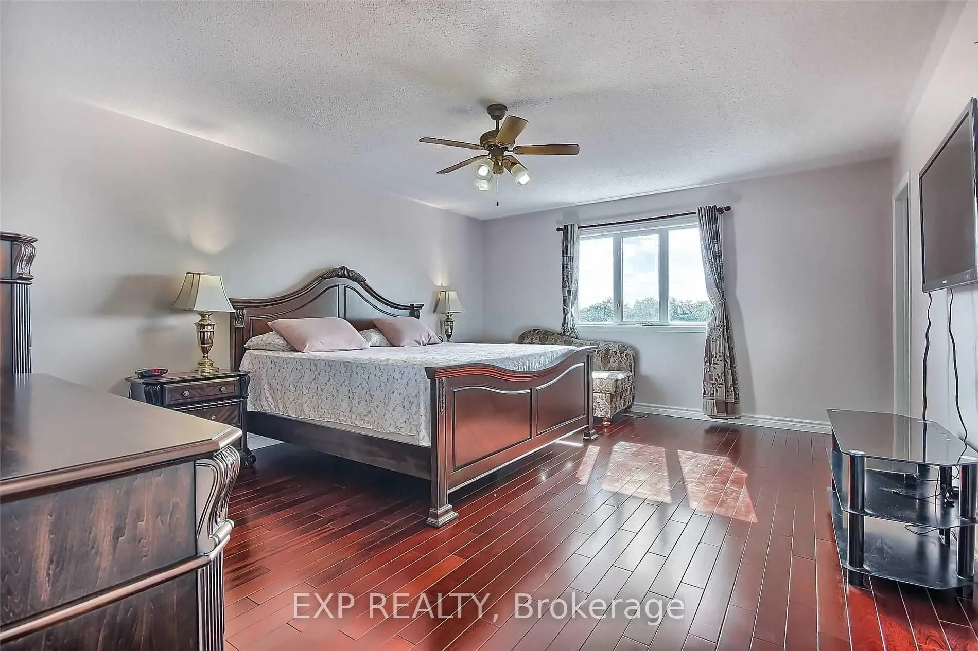 Photo 21 of Unit # UPPER, 35H View Green Crescent, Etobicoke, West Humber-Clairville — HOMEH