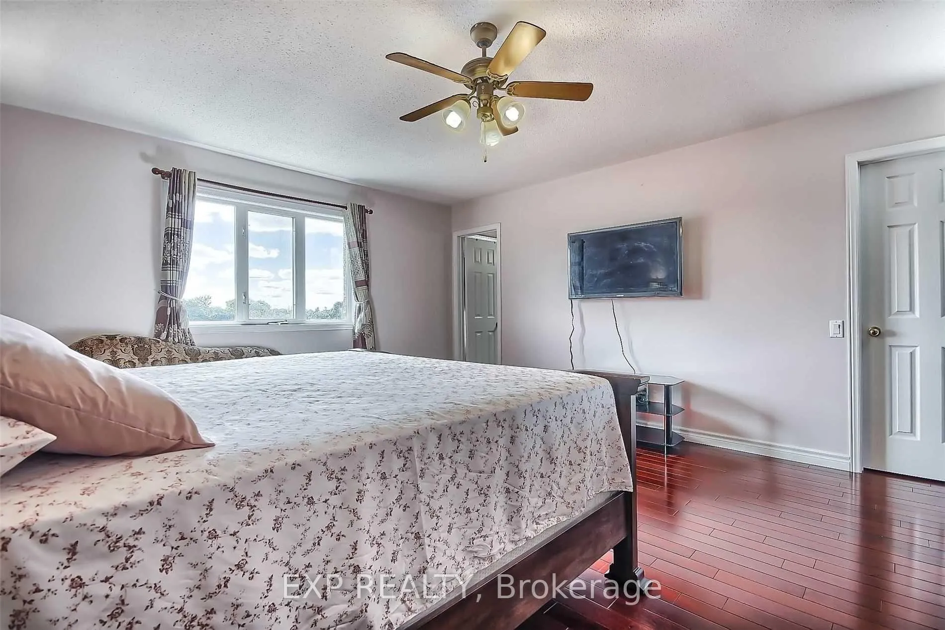 Photo 22 of Unit # UPPER, 35H View Green Crescent, Etobicoke, West Humber-Clairville — HOMEH