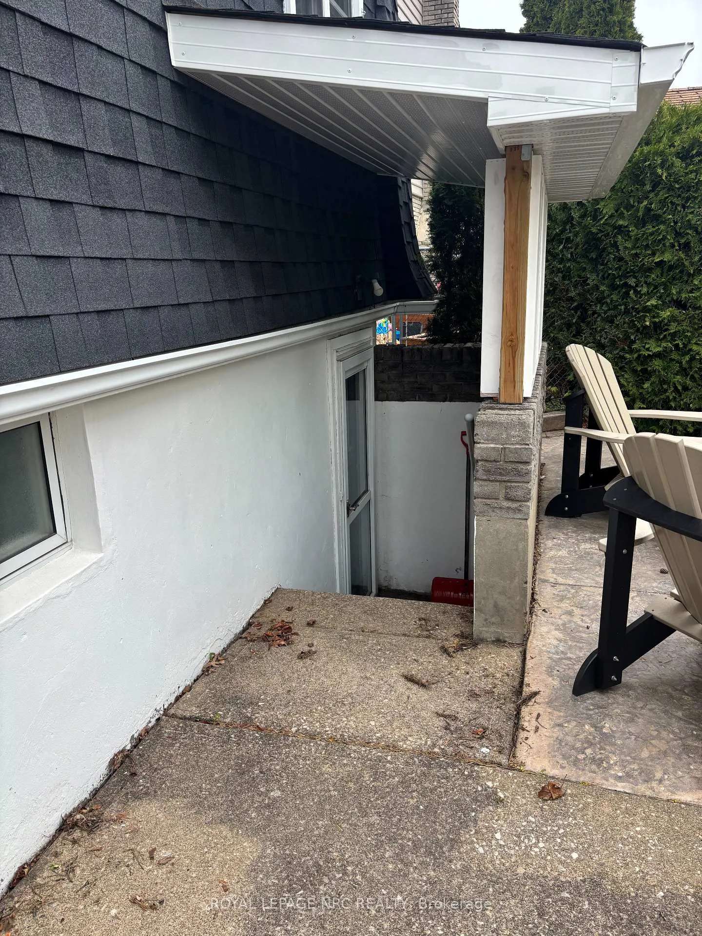 Photo 3 of 38 Manor Road, St. Catharines, Vine/Linwell — HOMEH