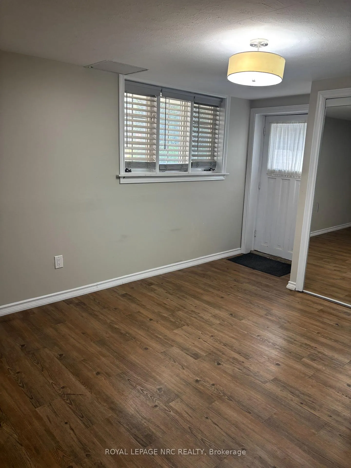 Photo 9 of 38 Manor Road, St. Catharines, Vine/Linwell — HOMEH