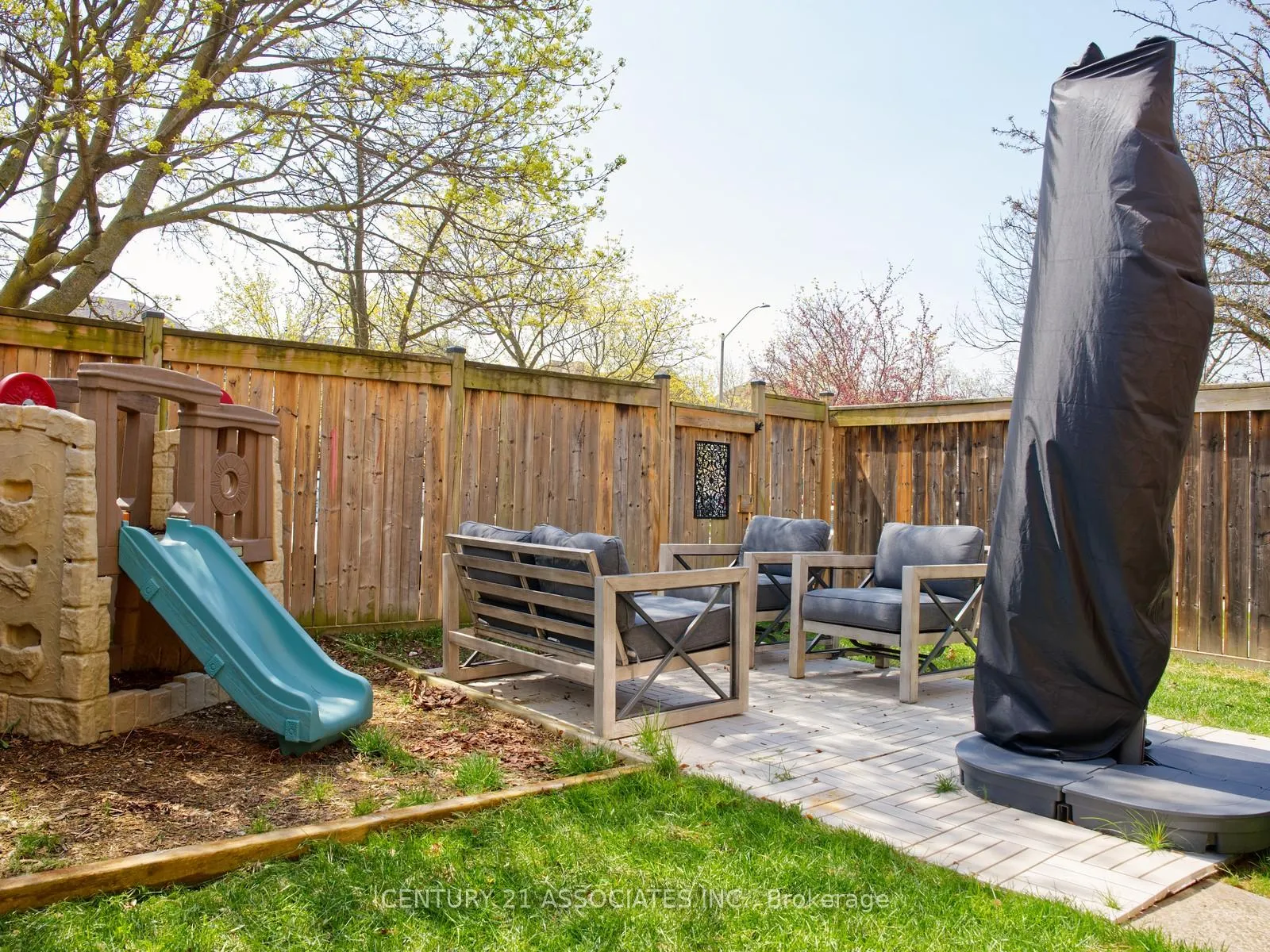 Photo 1 of 77 Thornlodge Drive, Hamilton, Waterdown — HOMEH