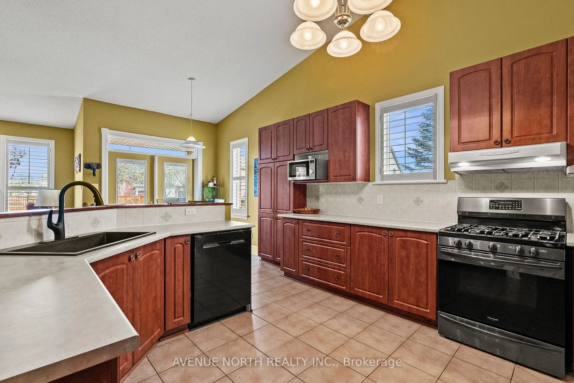 Photo 8 of 68 Maple Stand Way, Ottawa, Barrhaven East — HOMEH