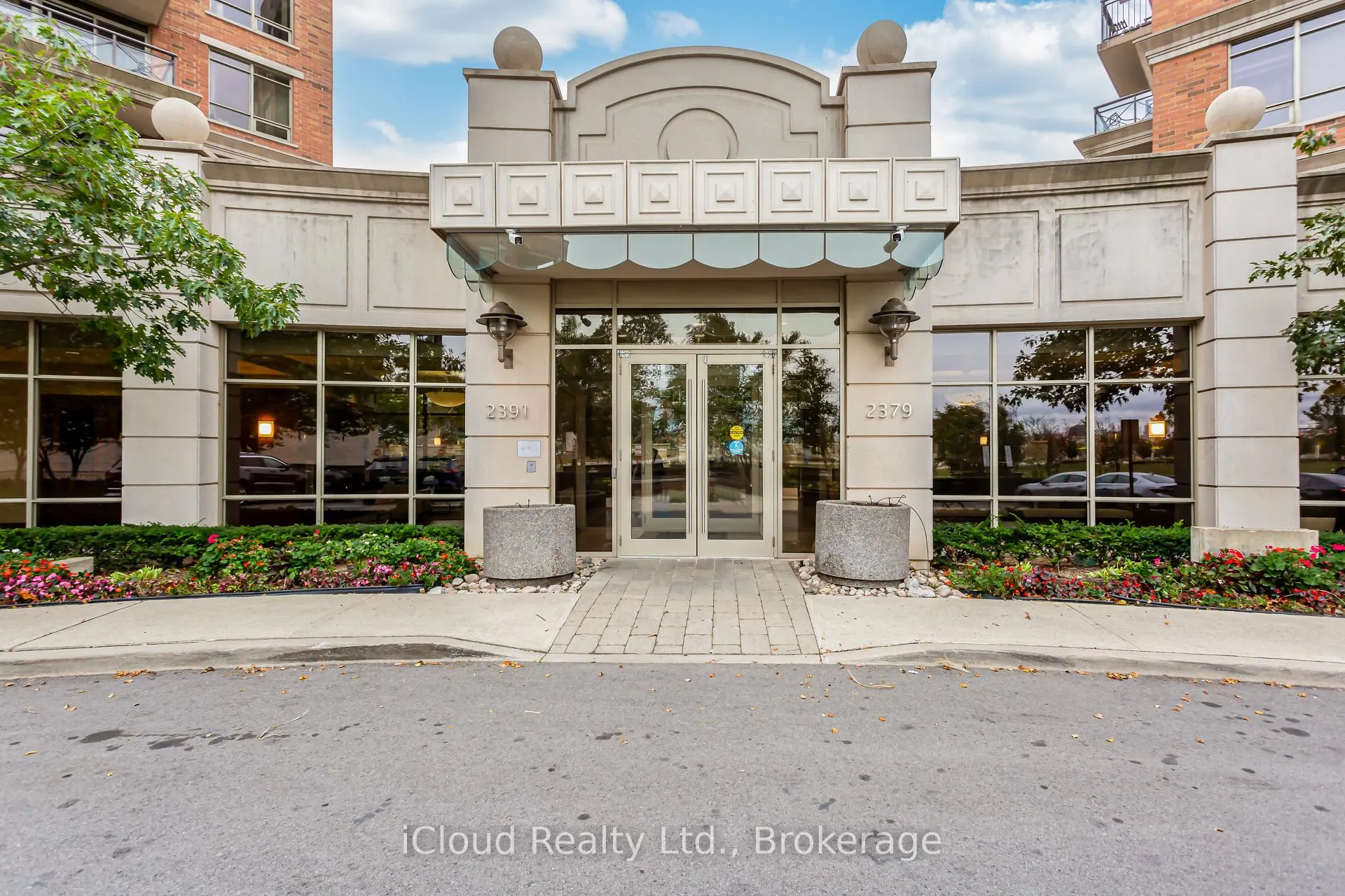 Photo 3 of Unit 403, 2391 Central Park Drive, Oakville, River Oaks — HOMEH