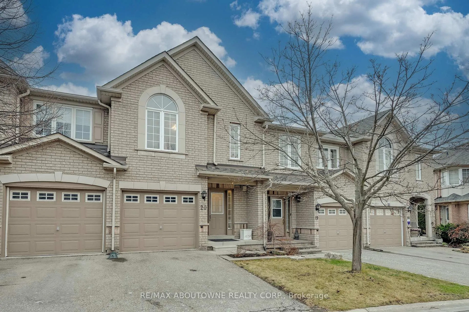 Photo 1 of Unit 20, 1290 Heritage Way, Oakville, Glen Abbey — HOMEH