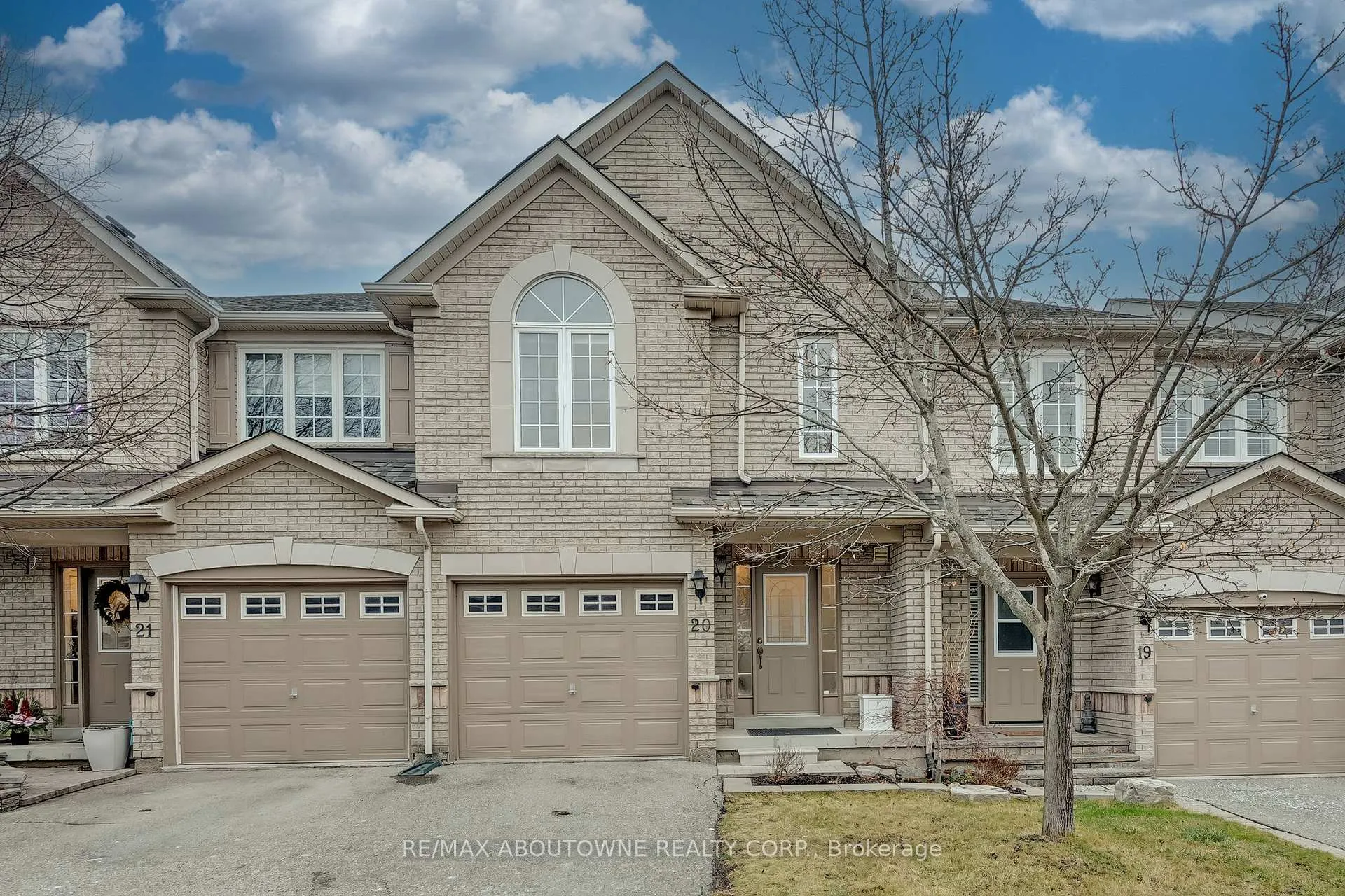 Photo 2 of Unit 20, 1290 Heritage Way, Oakville, Glen Abbey — HOMEH