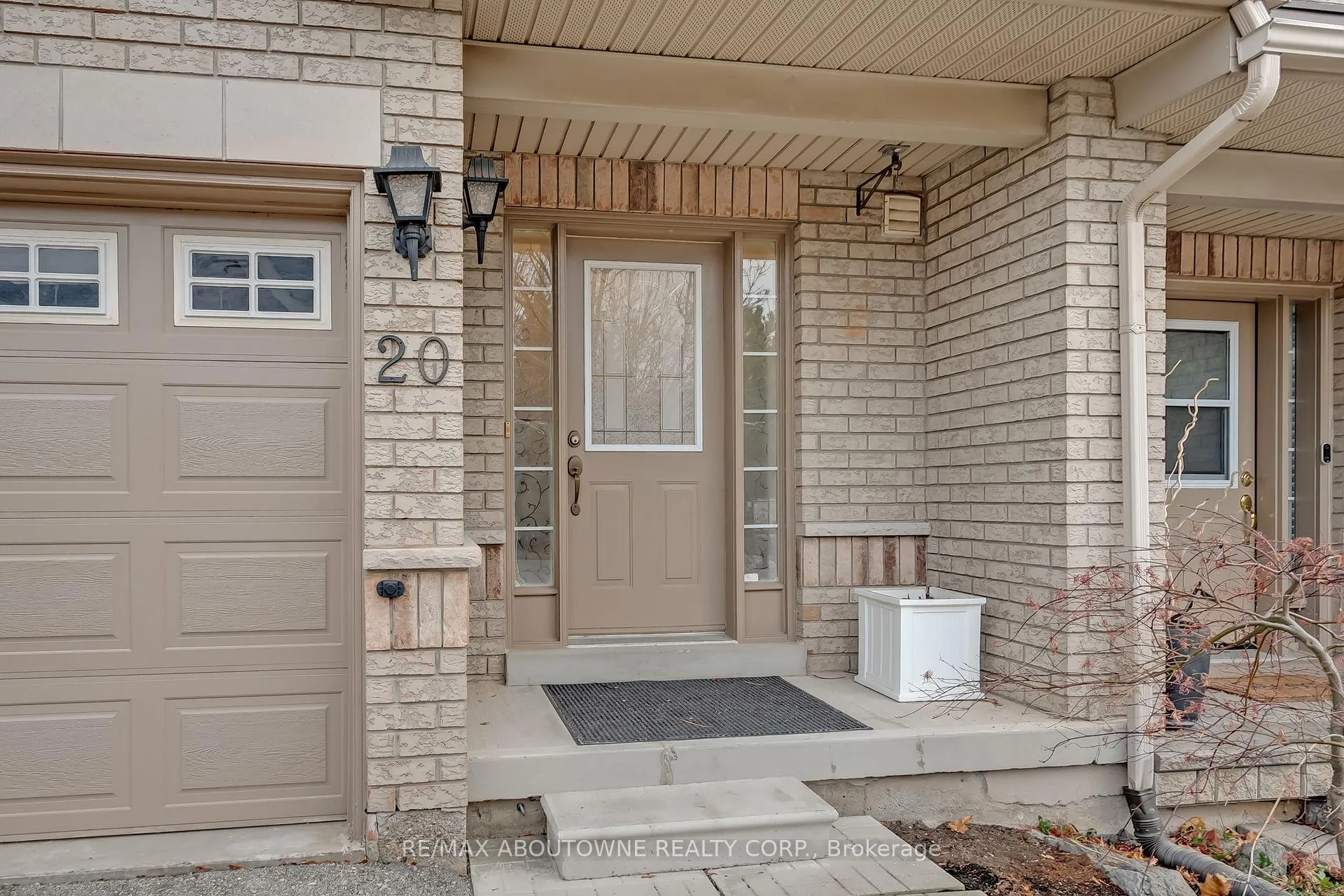 Photo 3 of Unit 20, 1290 Heritage Way, Oakville, Glen Abbey — HOMEH
