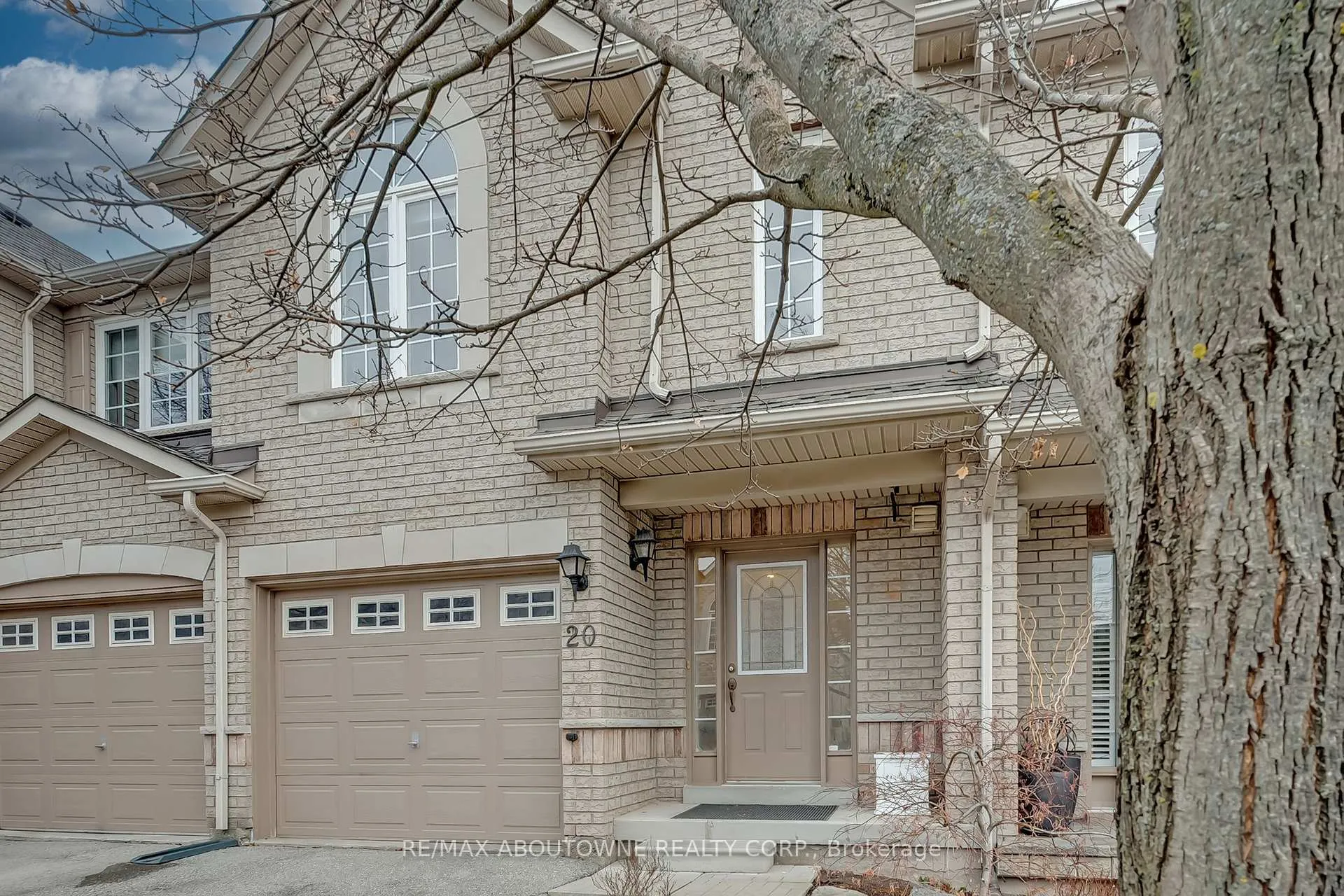 Photo 4 of Unit 20, 1290 Heritage Way, Oakville, Glen Abbey — HOMEH