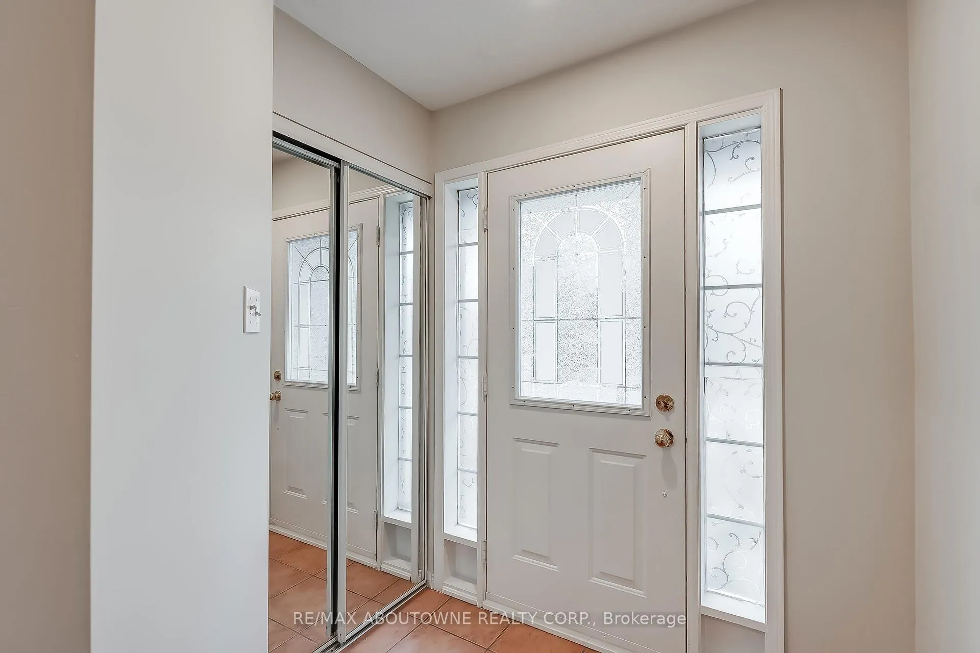 Photo 5 of Unit 20, 1290 Heritage Way, Oakville, Glen Abbey — HOMEH